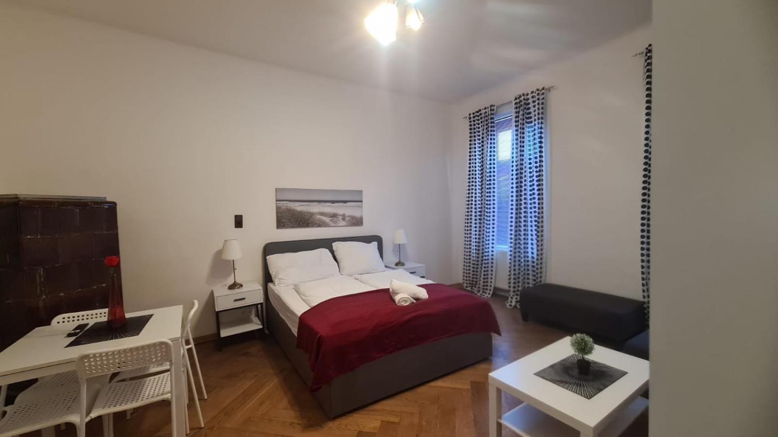 4 Great Apartment Near AKH - Ideal for Groups of 19
