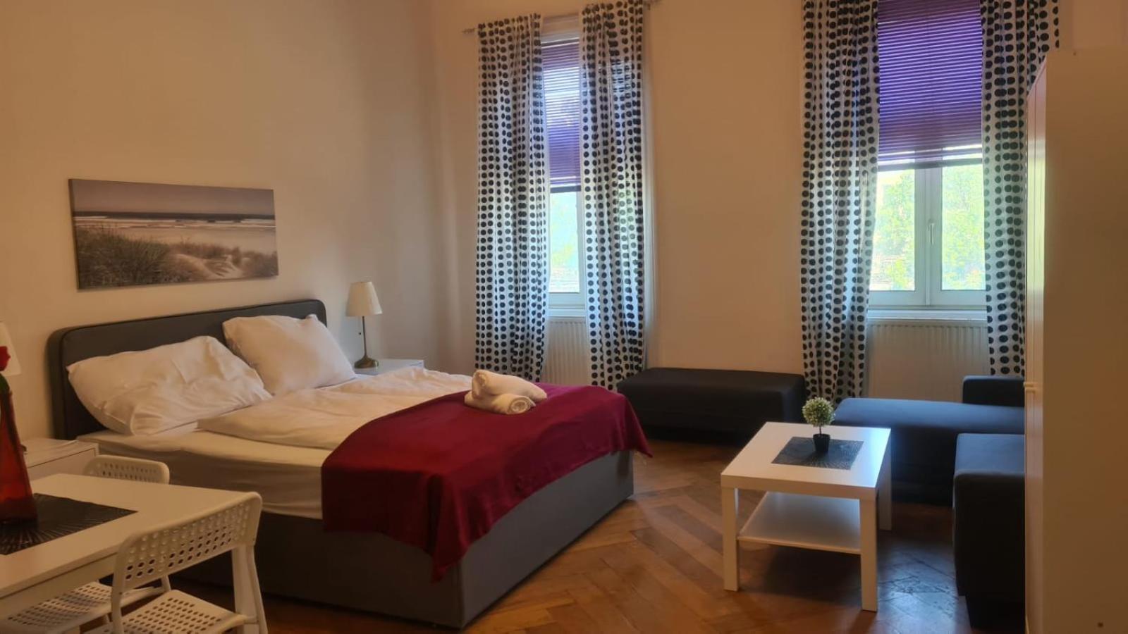 4 Great Apartment Near AKH - Ideal for Groups of 19
