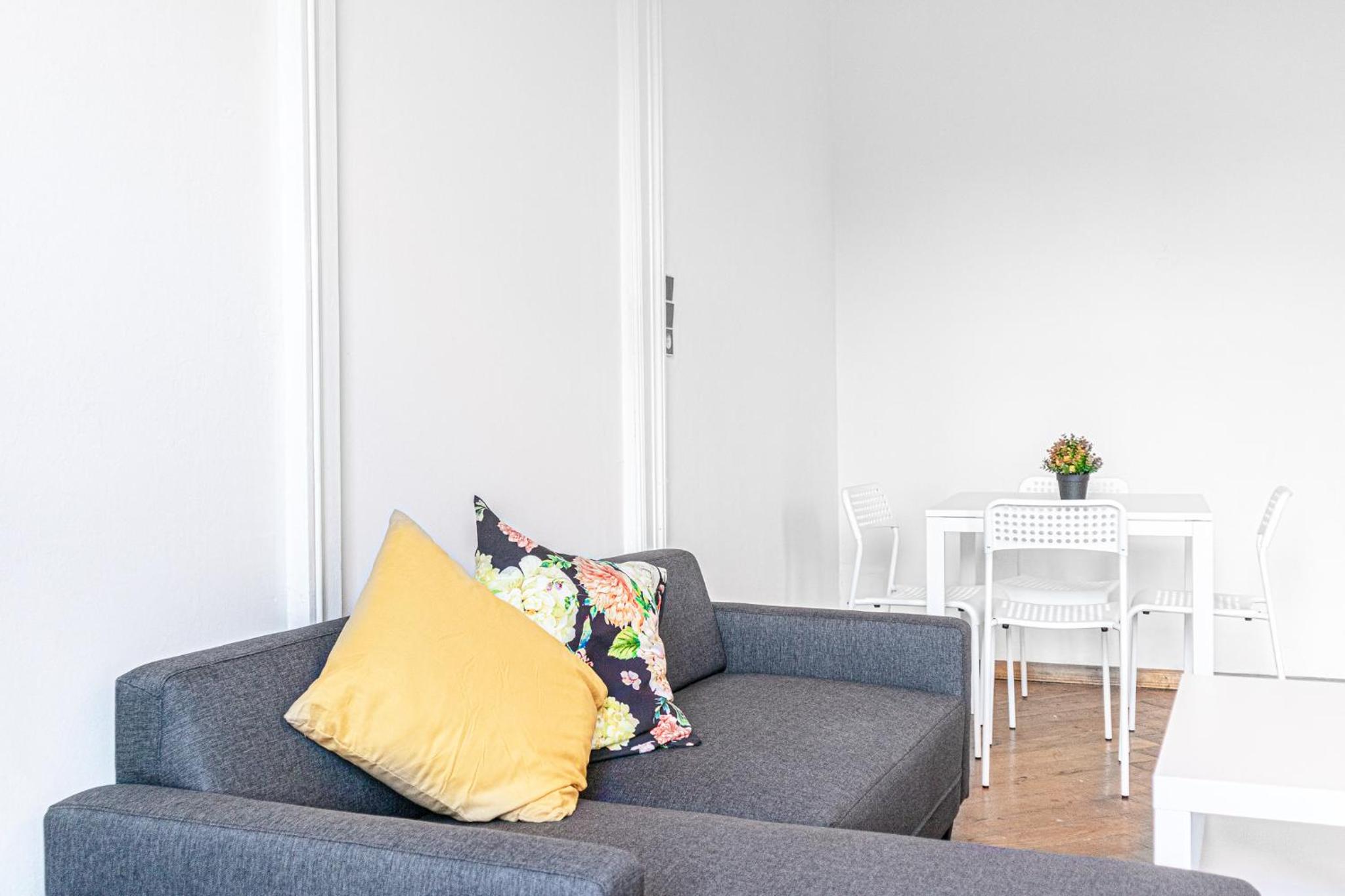 4 Great Apartment Near AKH - Ideal for Groups of 19