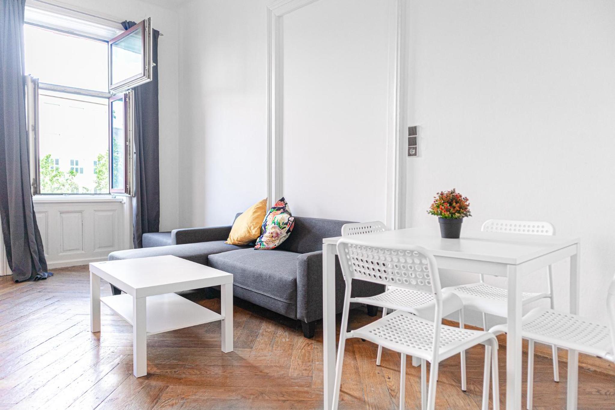 4 Great Apartment Near AKH - Ideal for Groups of 19
