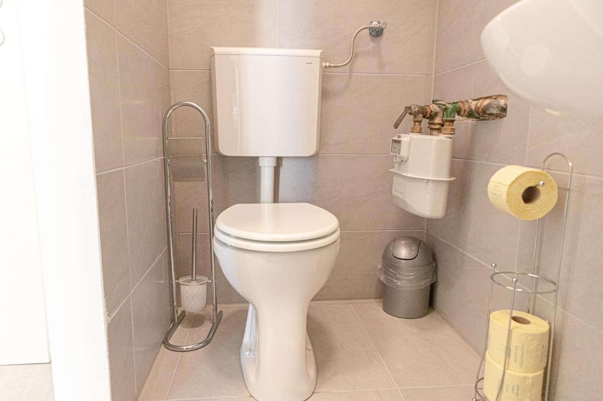 4 Great Apartment Near AKH - Ideal for Groups of 19
