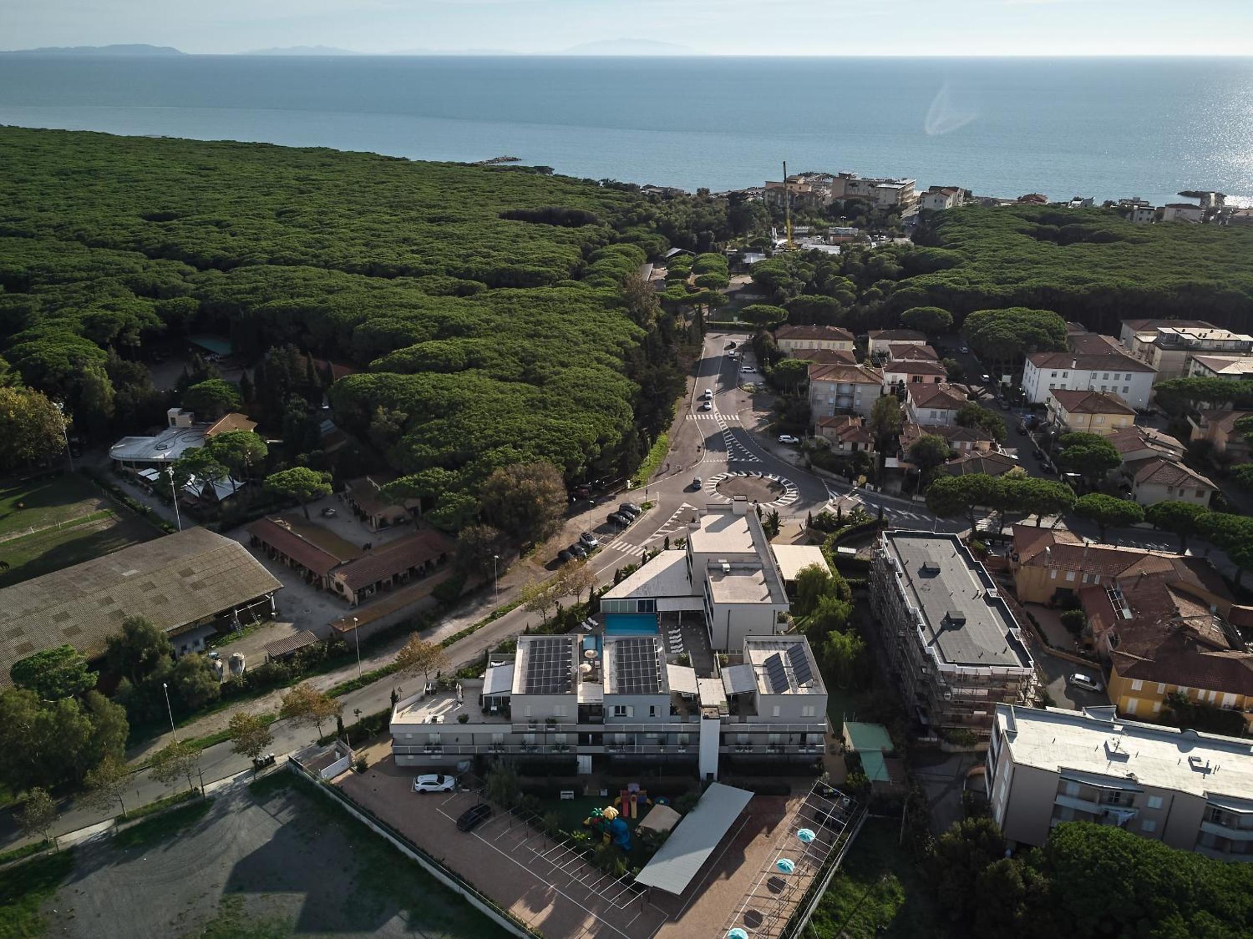 Hotel Golden Apartments - Image 1