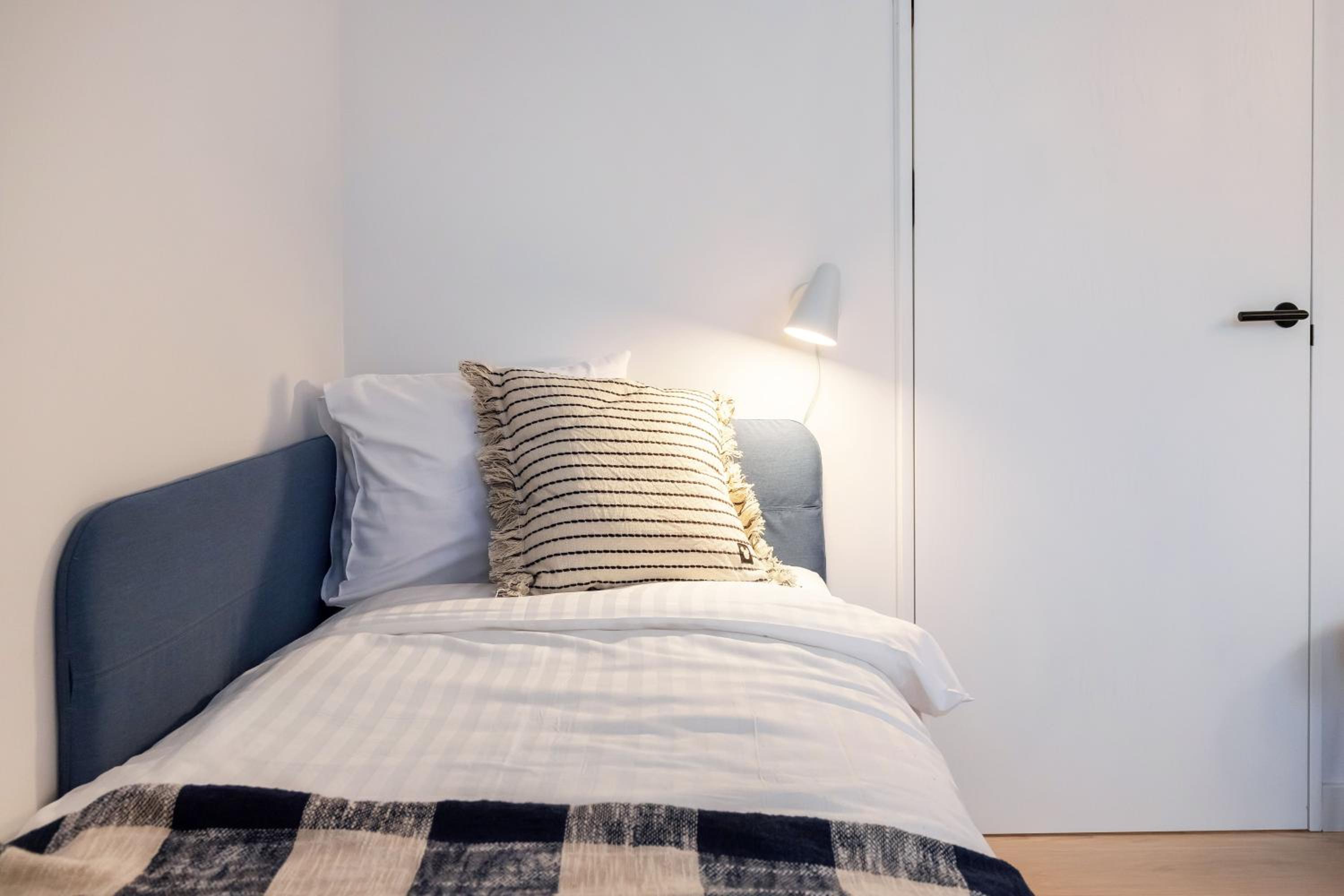 #stayhere - Brand New & Ultra Modern 2BDR Upscale Neighbourhood Paupys view 4