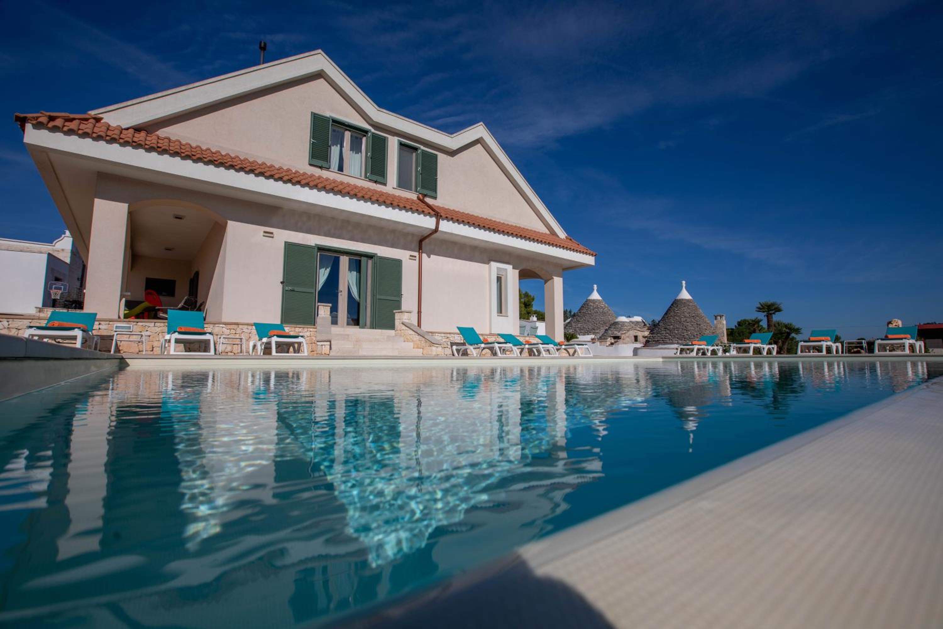 exclusive luxury villa monte pompilio view 2