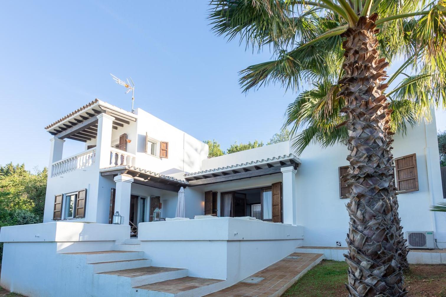 Casa en Ibiza con vistas increíbles en Es Figueral view 2