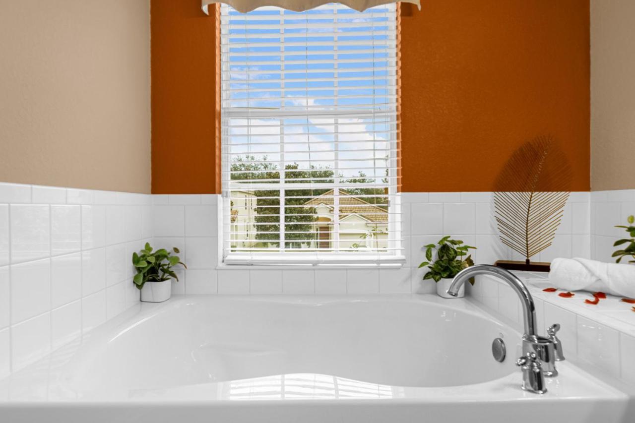 Windsor Hills Villa w pool near Disney