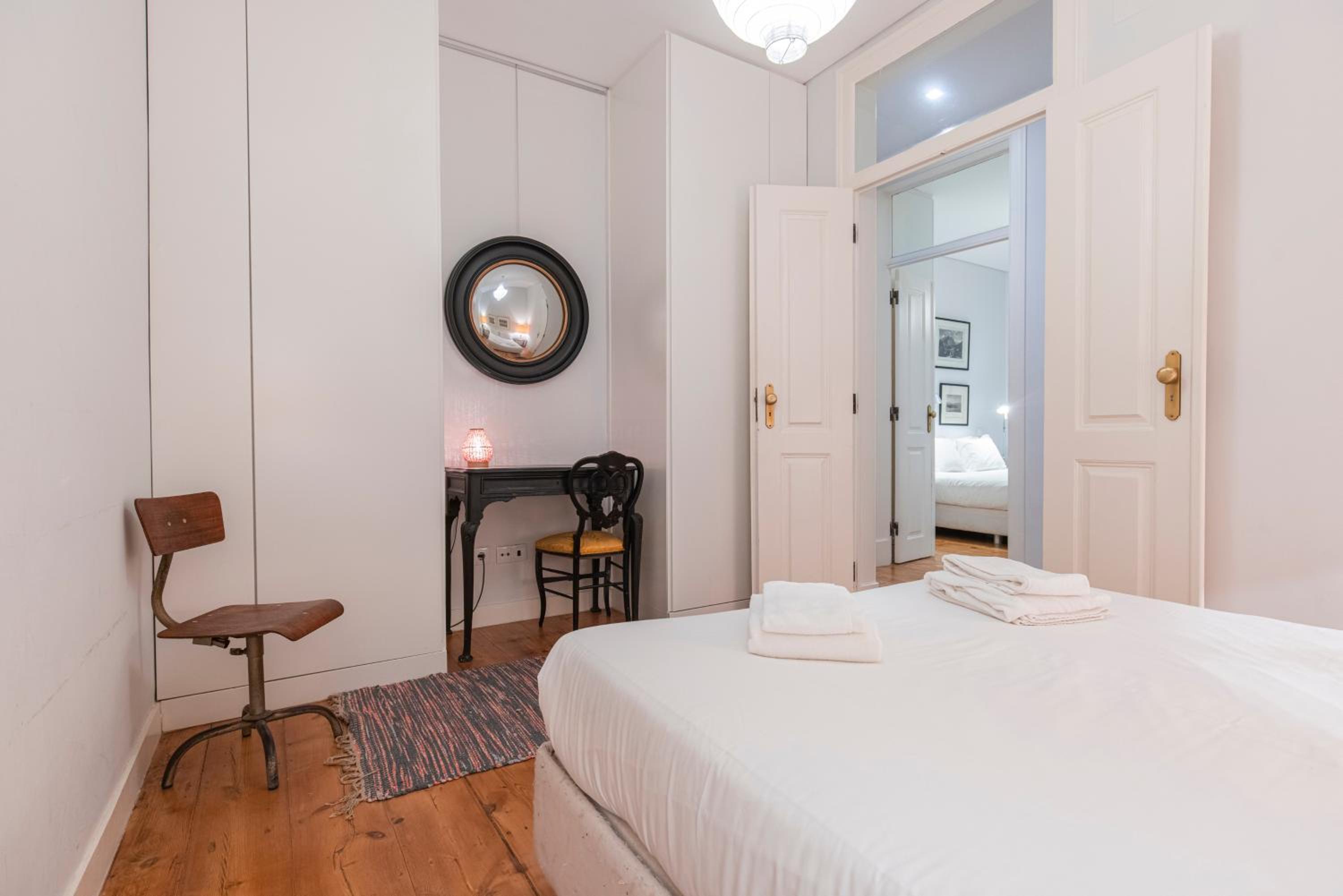 Castelo Design Aparment W/ Balcony & Super View by LovelyStay