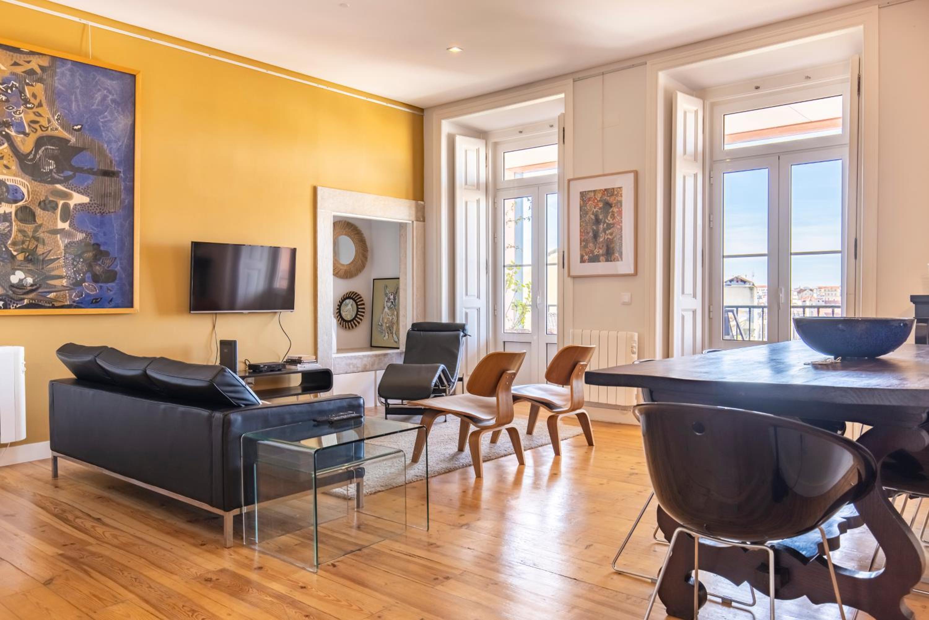 Castelo Design Aparment W/ Balcony & Super View by LovelyStay