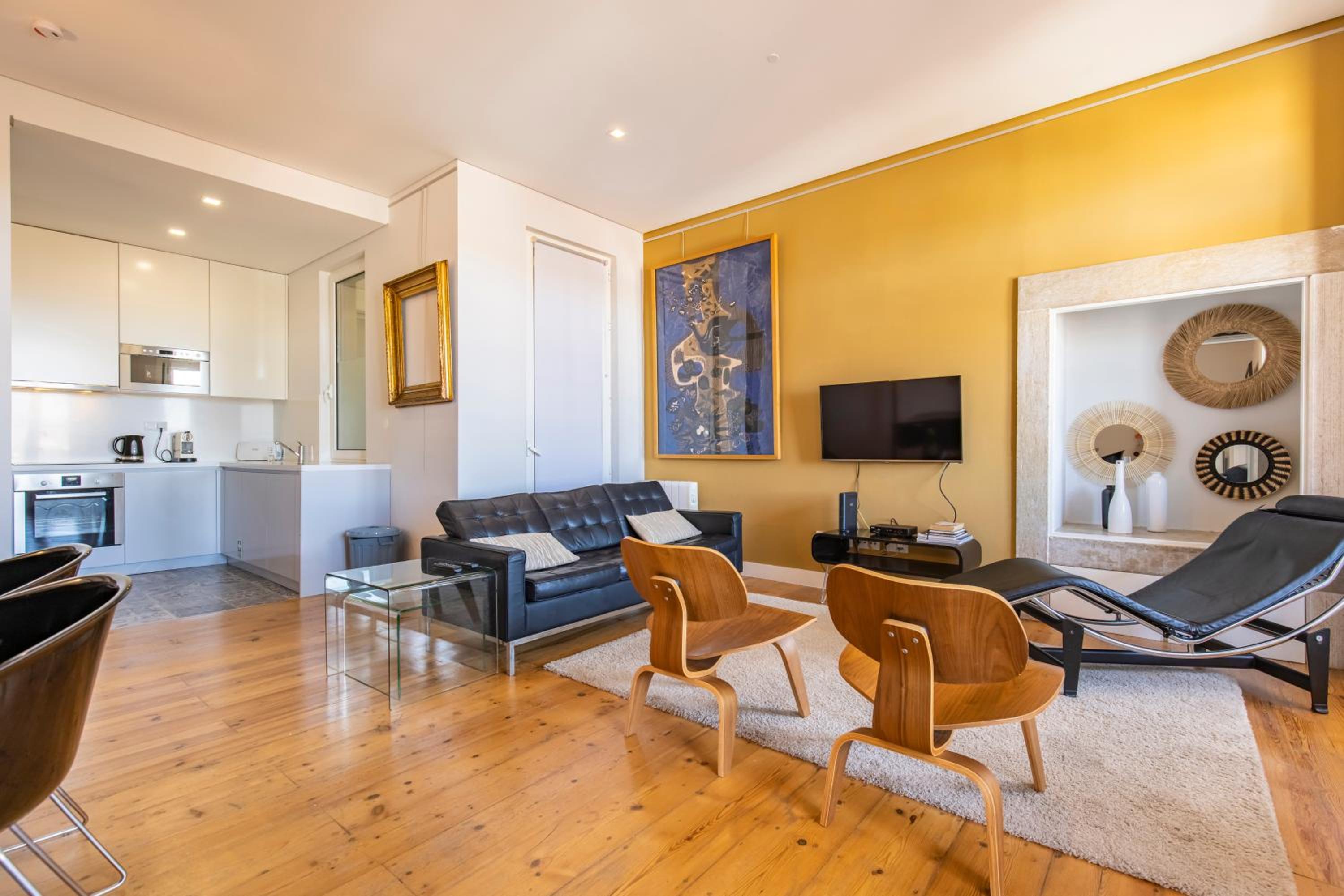 Castelo Design Aparment W/ Balcony & Super View by LovelyStay