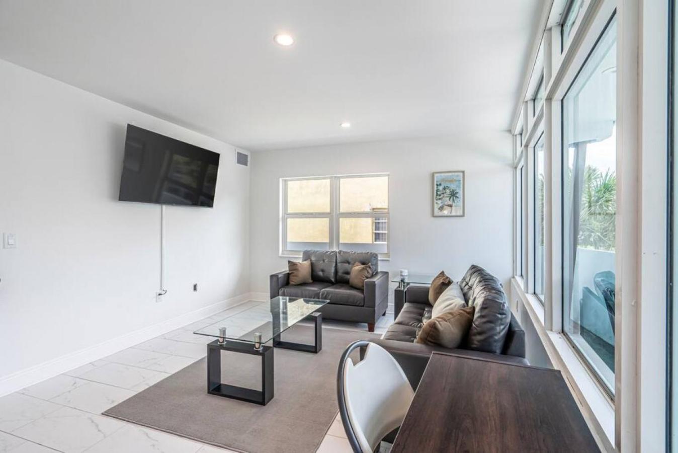 The Purple Pelican Beachfront with Ocean Balcony Unit 1 view 4