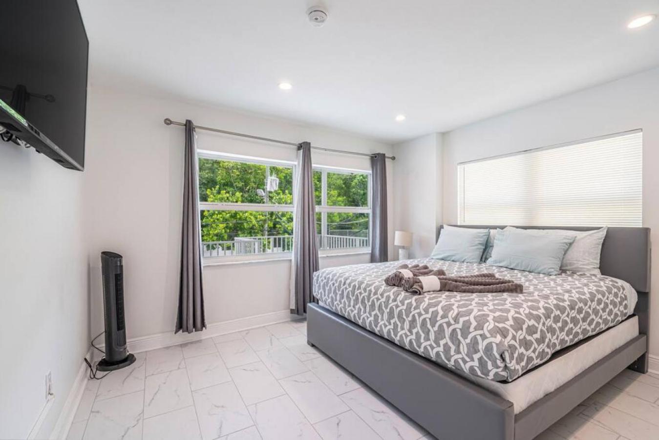 The Purple Pelican Beachfront with Ocean Balcony Unit 1 view 5