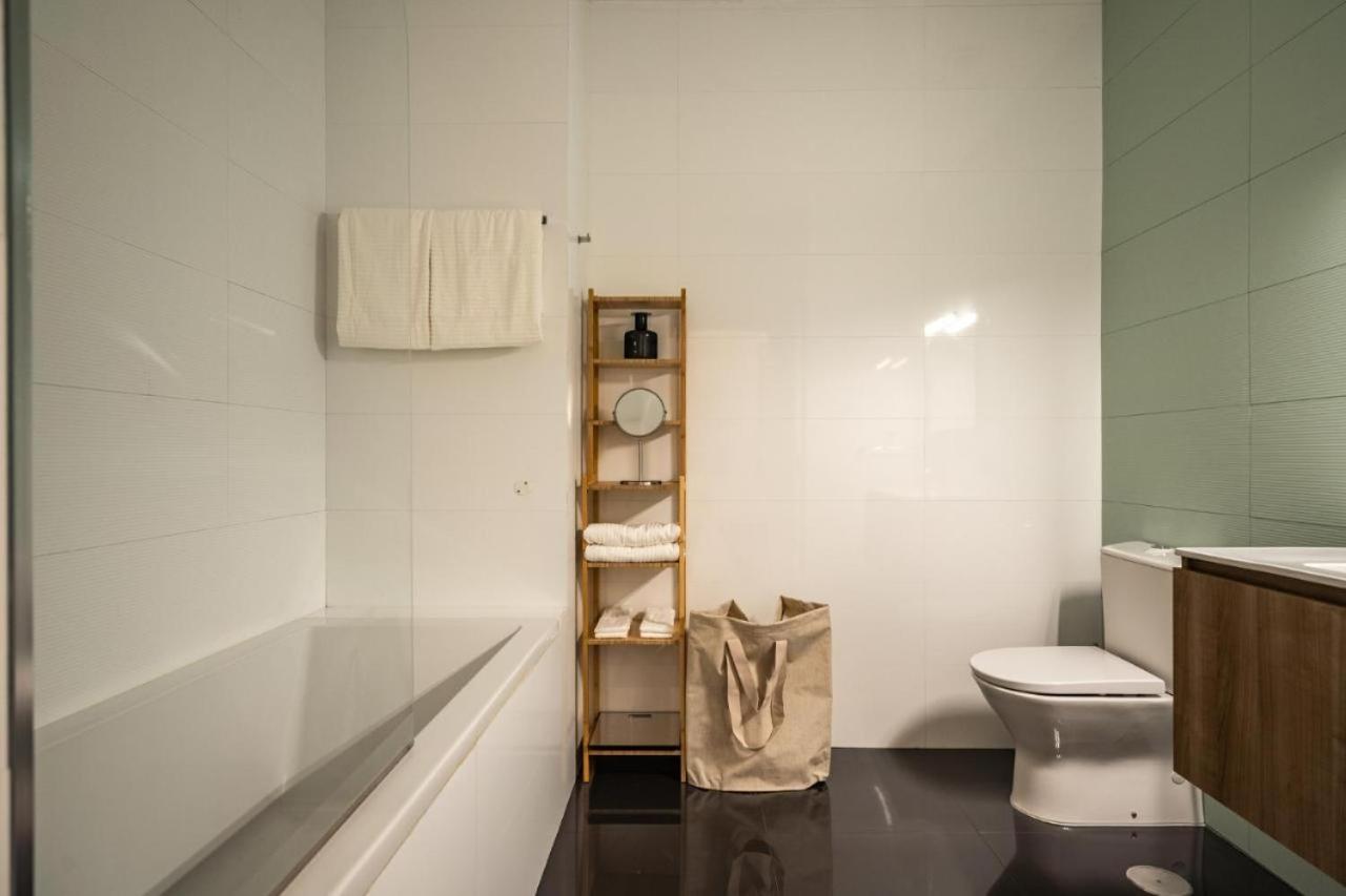 WHome Chic 2-Bed near Santos & Alcântara perfect for Families & Couples view 4