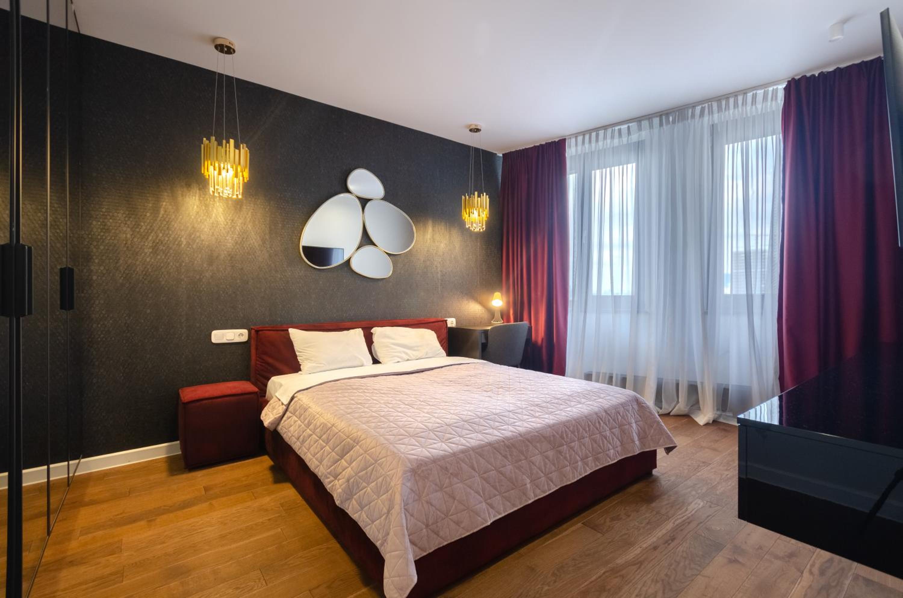 9-102 New York spacious, Antonovycha 74, Kyiv centre, Olimpiiska metro nearby, panoramic city view, 15 kW backup power, Petrovdom Apartment view 4
