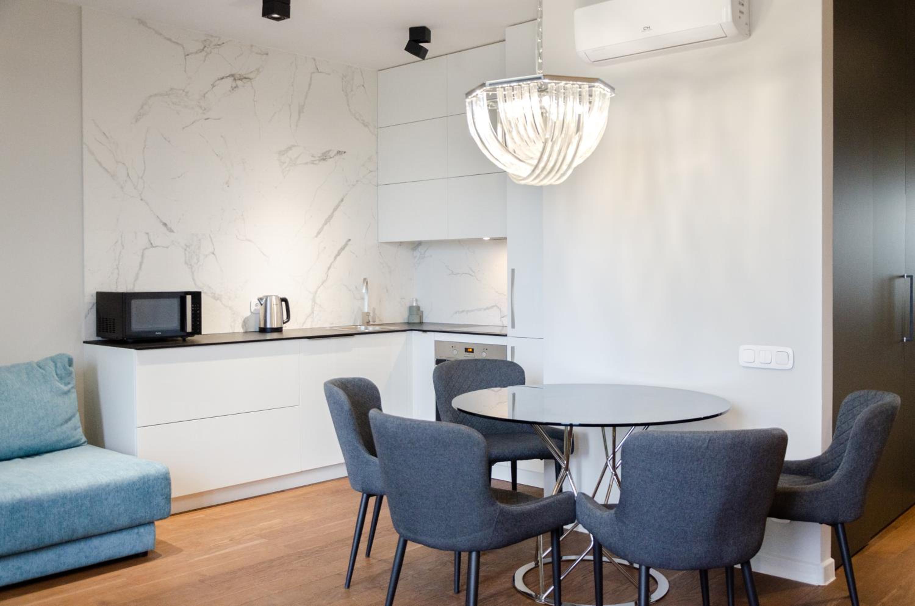 9-102 New York spacious, Antonovycha 74, Kyiv centre, Olimpiiska metro nearby, panoramic city view, 15 kW backup power, Petrovdom Apartment view 2