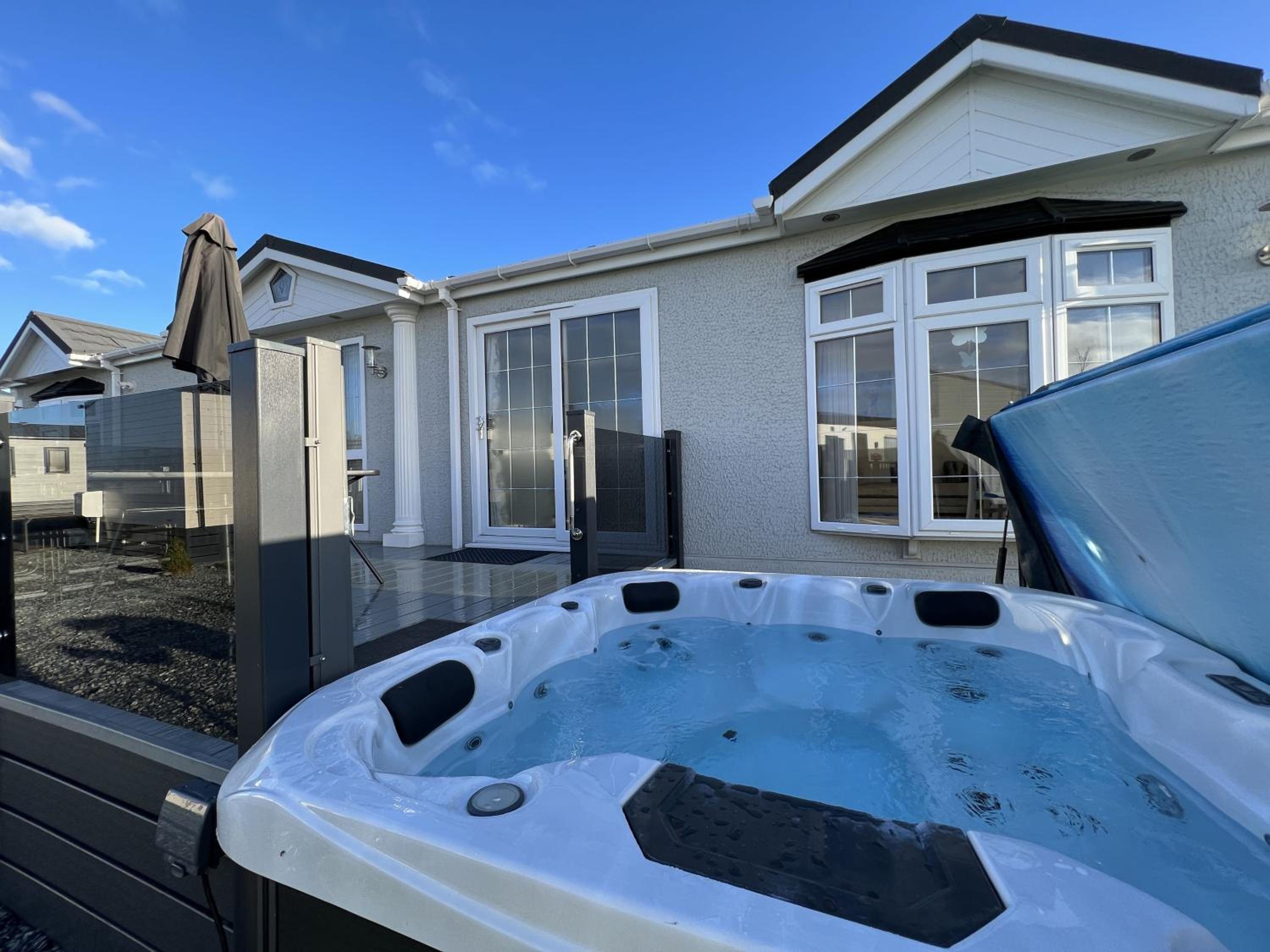 Hot Tub Lodge 4 Cameron, St Andrews view 4