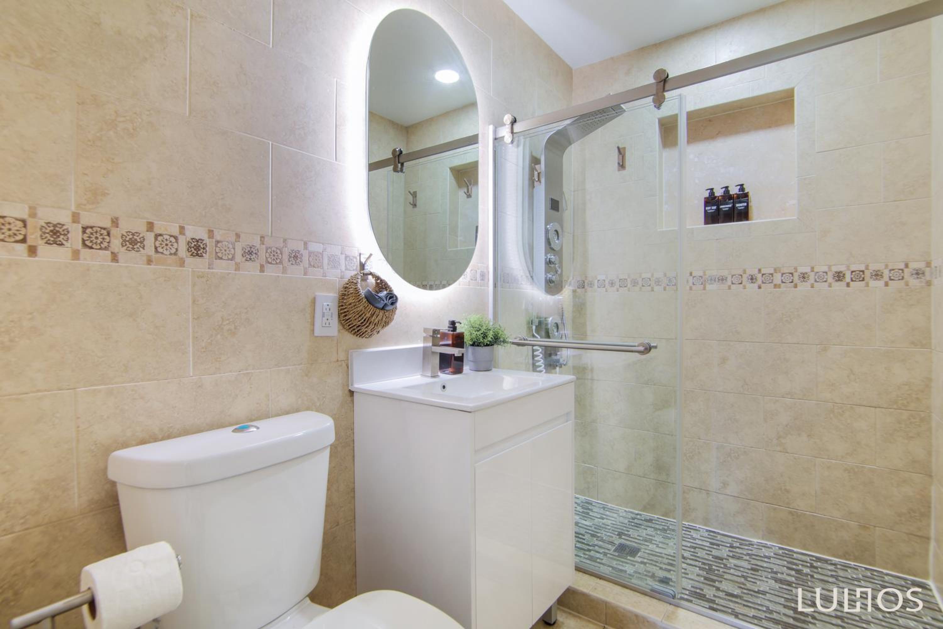 TropiCasa Paradise Near Beach-Downtown with Heated pool Mini Golf & BBQ L22
