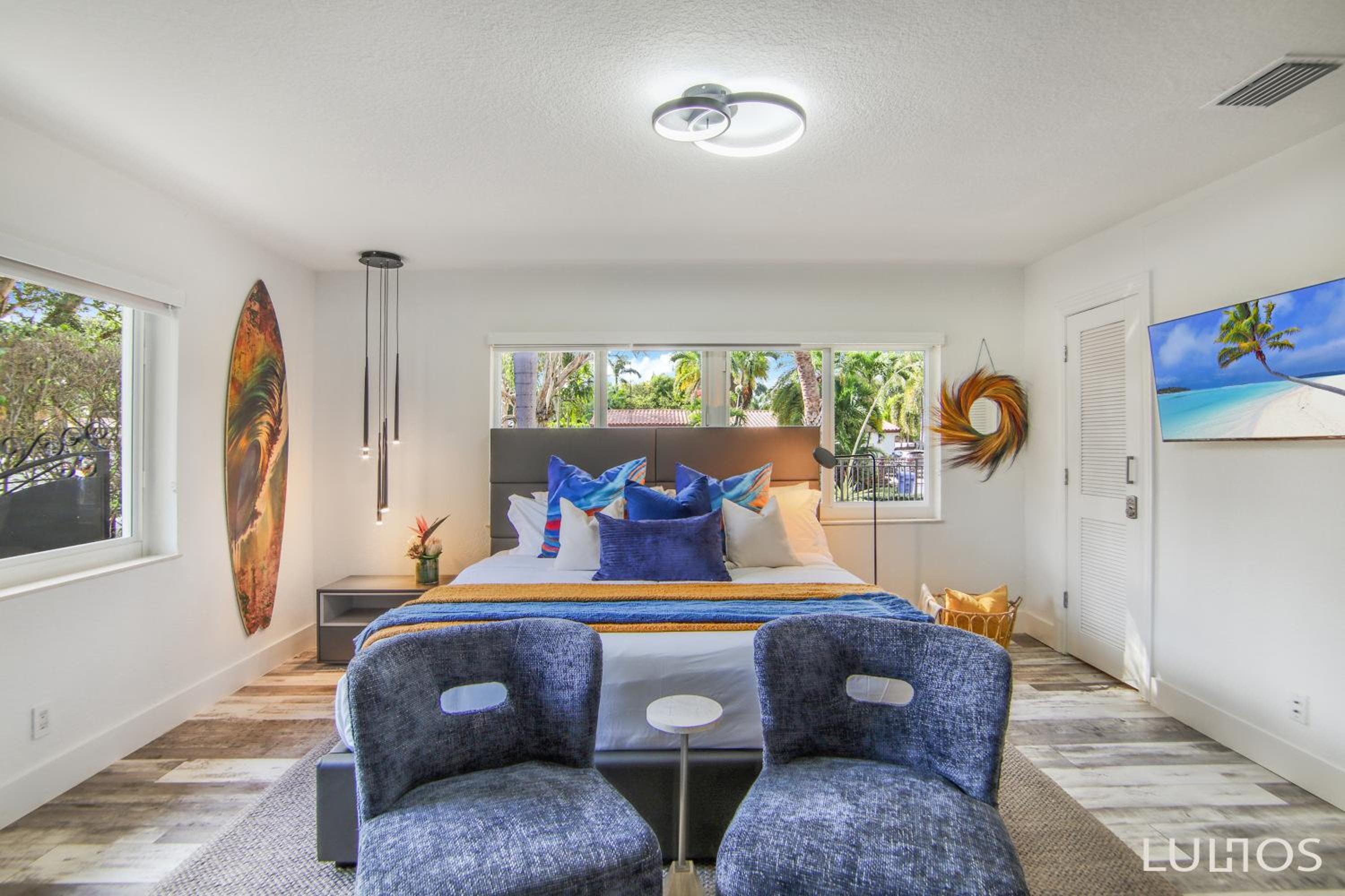 TropiCasa Paradise Near Beach-Downtown with Heated pool Mini Golf & BBQ L22