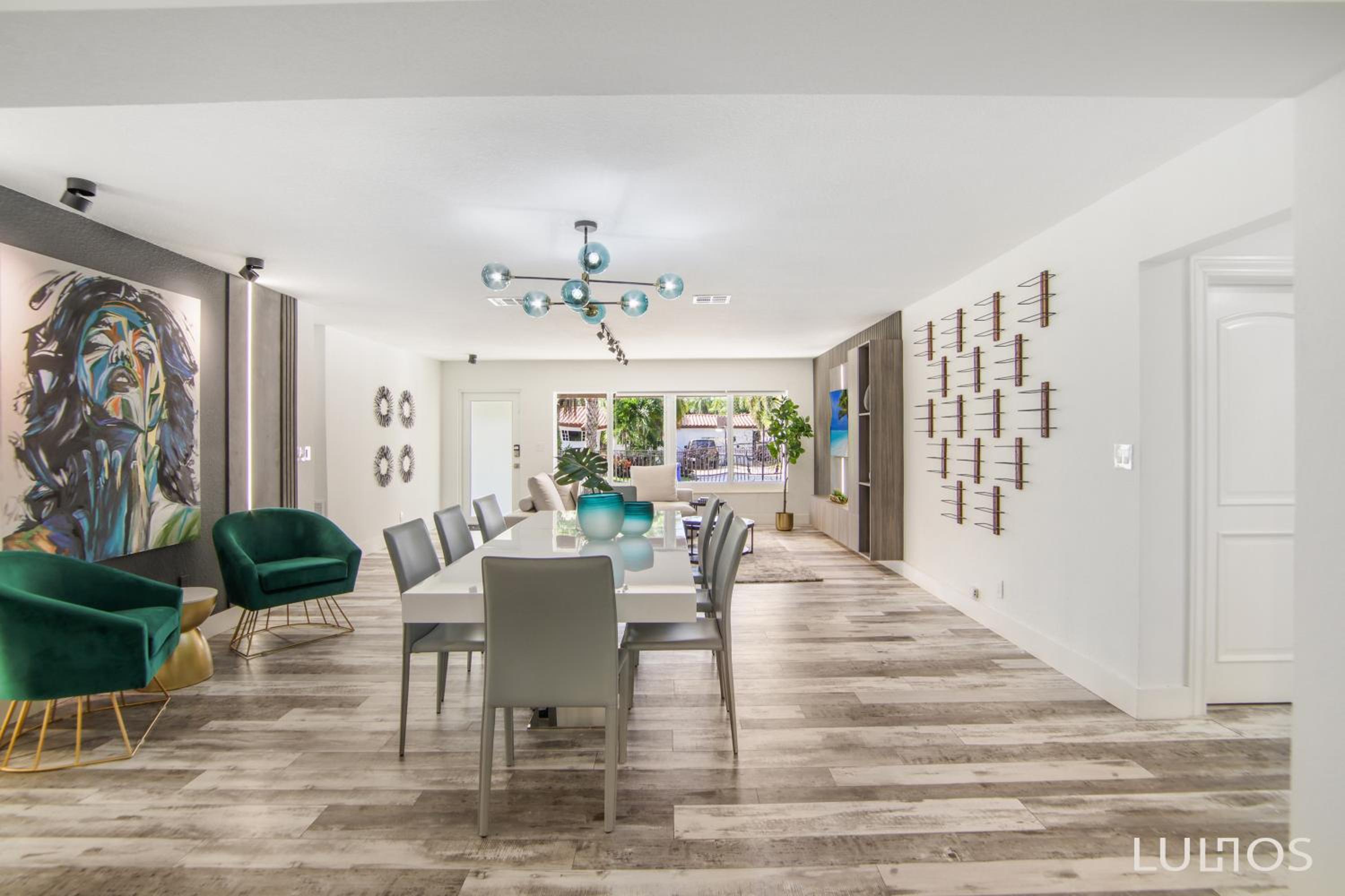 TropiCasa Paradise Near Beach-Downtown with Heated pool Mini Golf & BBQ L22