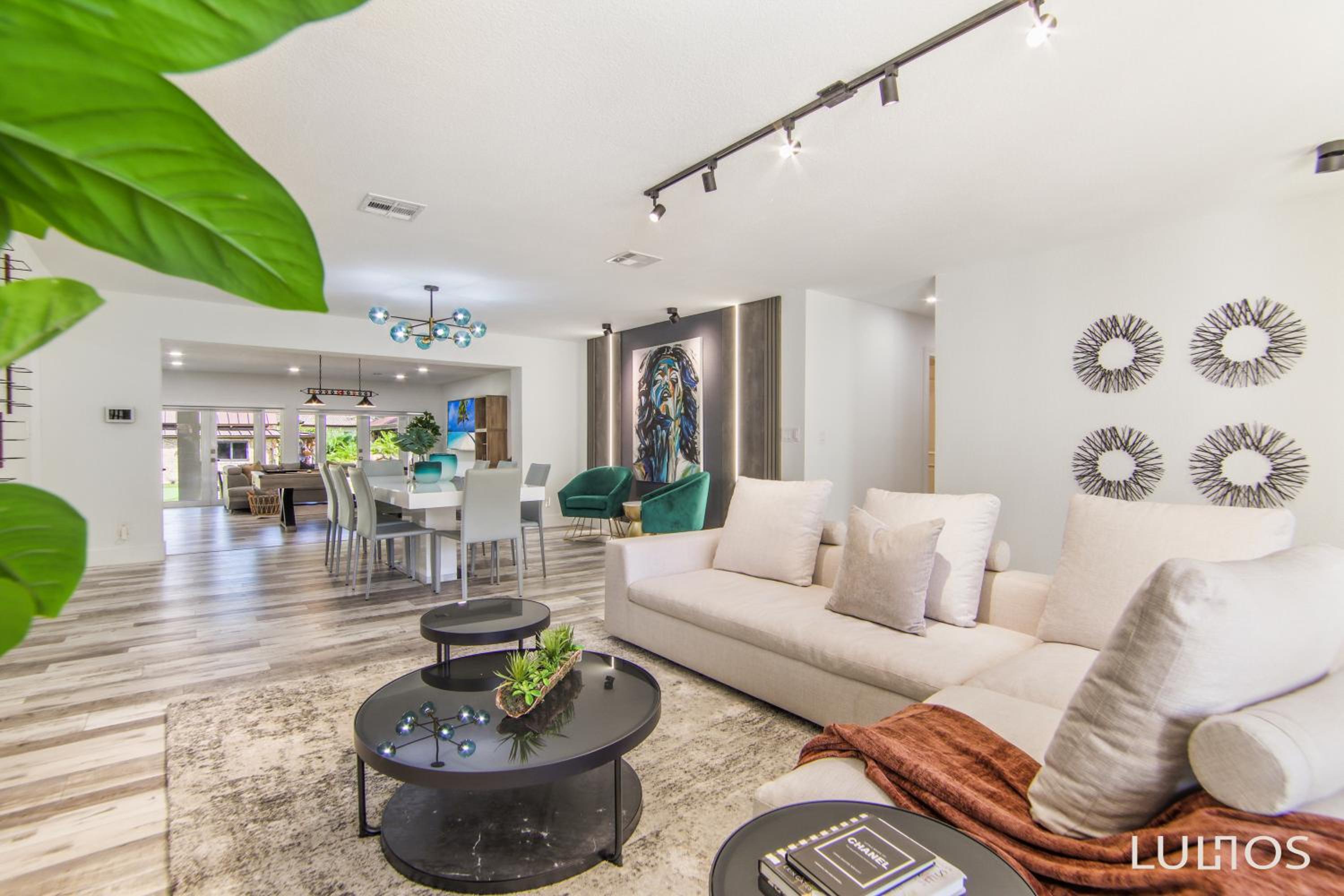 TropiCasa Paradise Near Beach-Downtown with Heated pool Mini Golf & BBQ L22