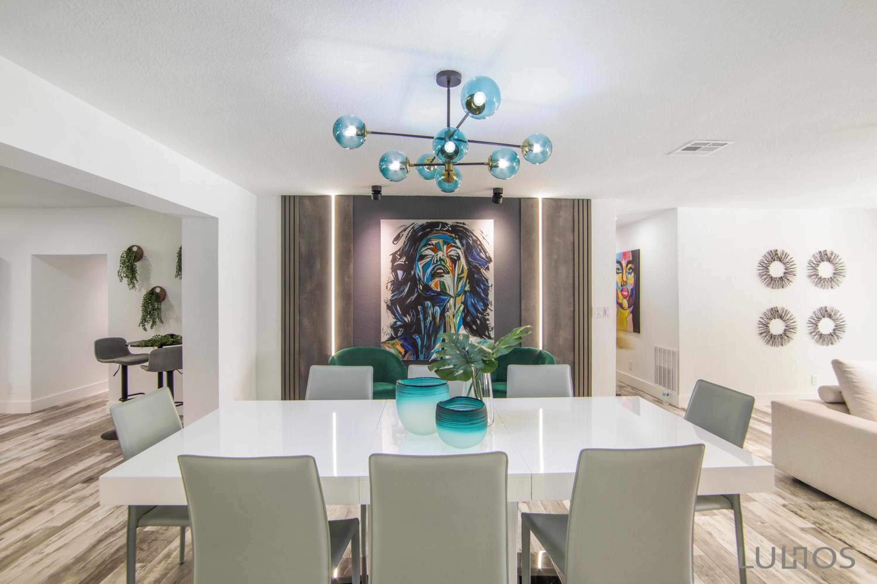 TropiCasa Paradise Near Beach-Downtown with Heated pool Mini Golf & BBQ L22