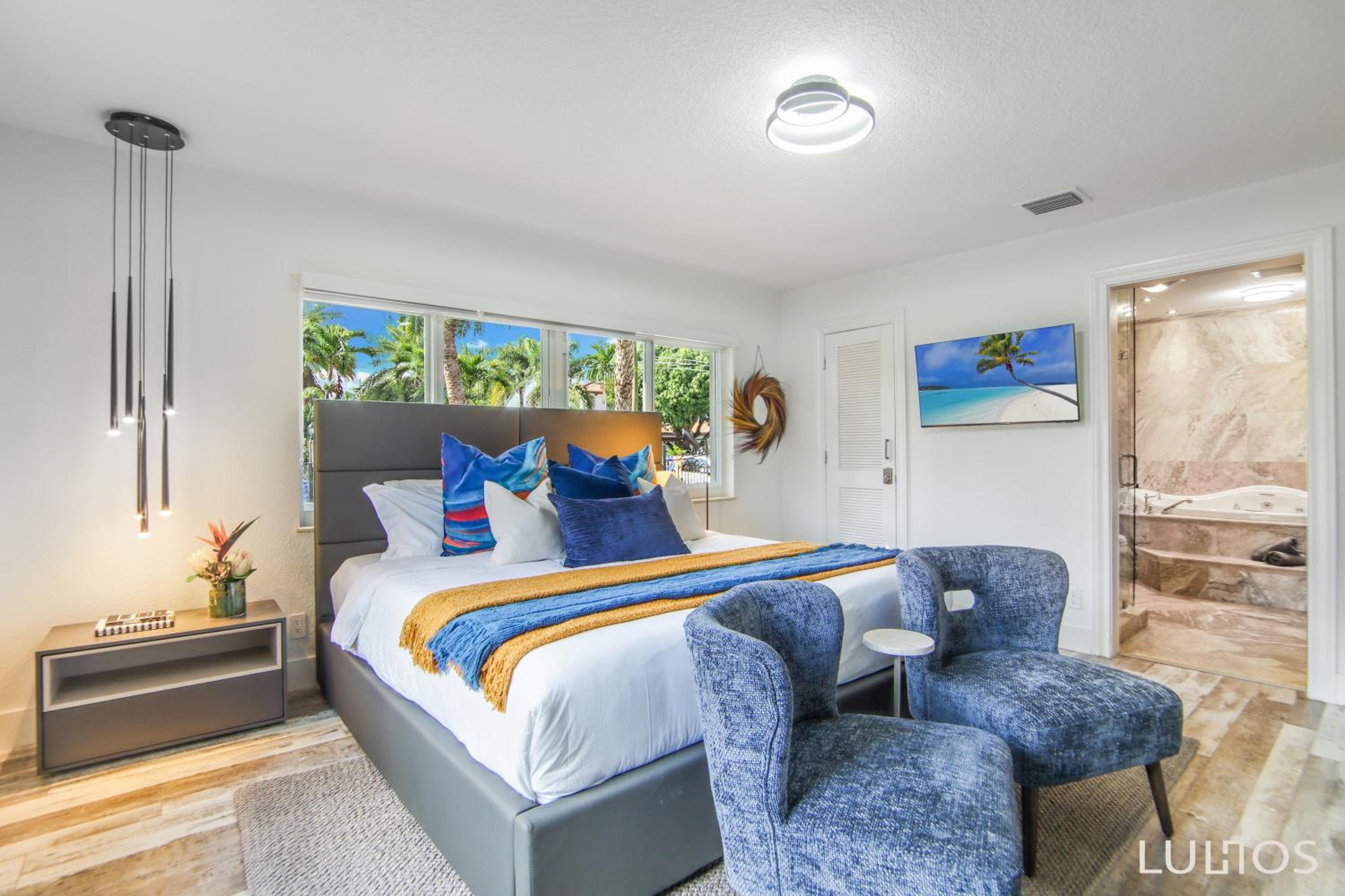 TropiCasa Paradise Near Beach-Downtown with Heated pool Mini Golf & BBQ L22