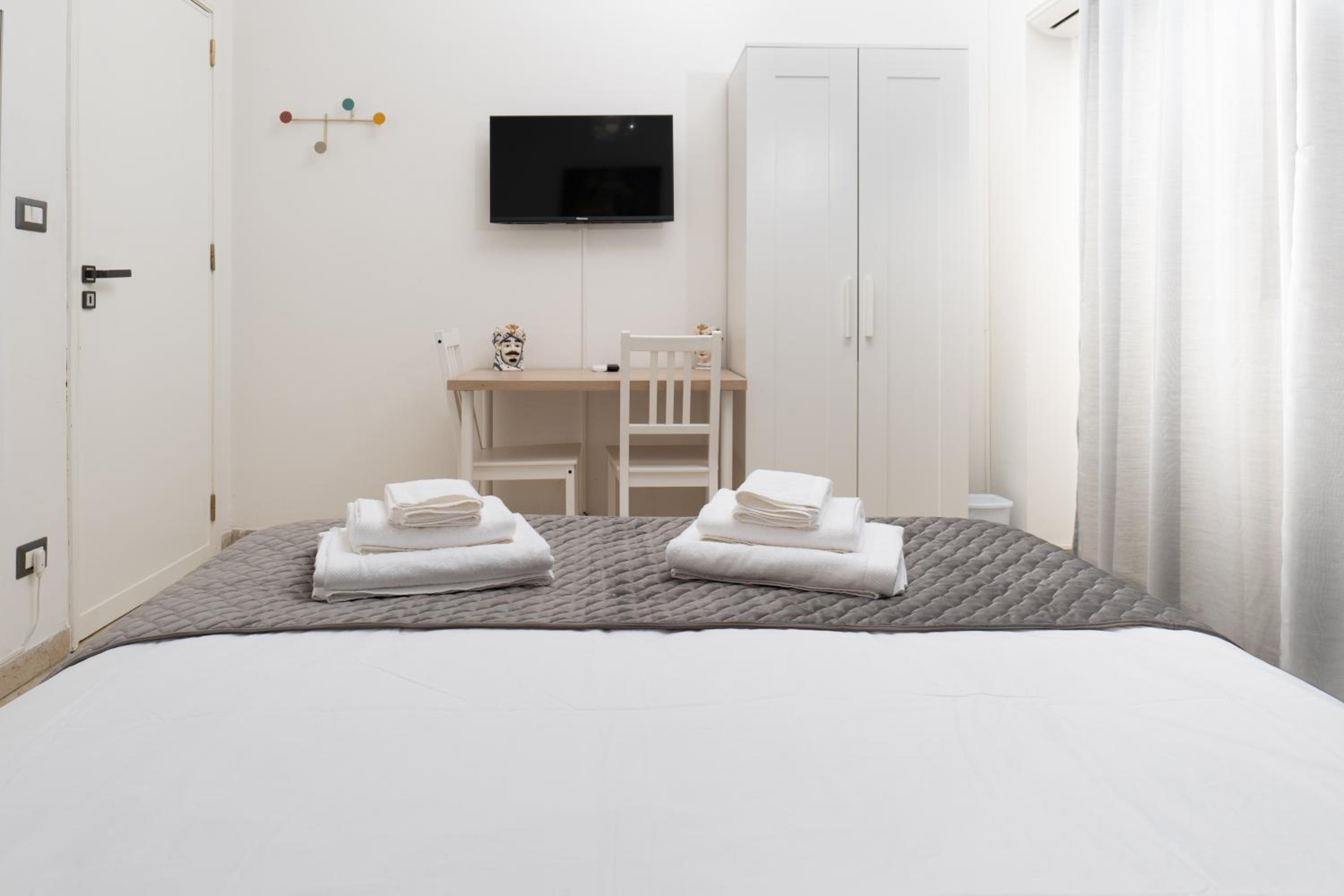 Sweet Home en Palermo — hotel room