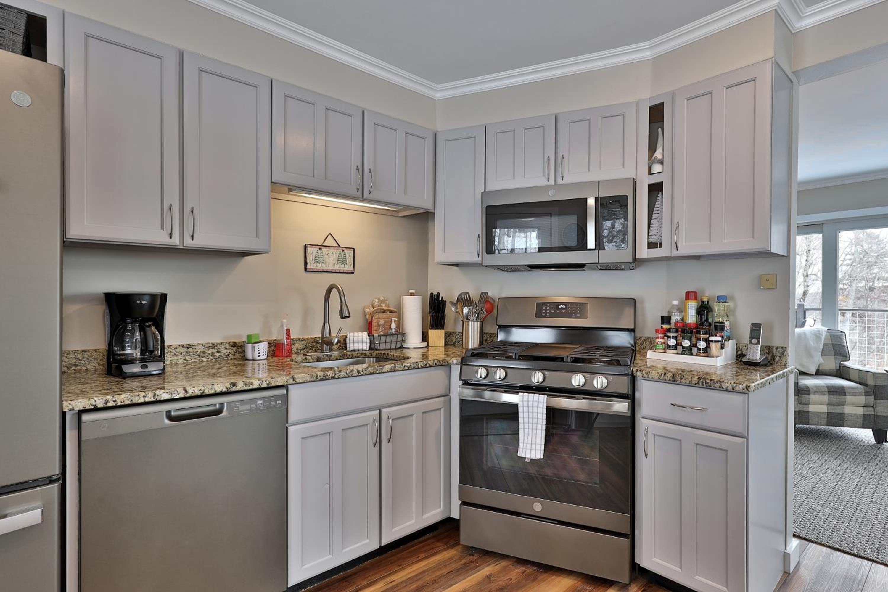 Premium 5 bedroom pet friendly private home with hot tub Bear Run view 3