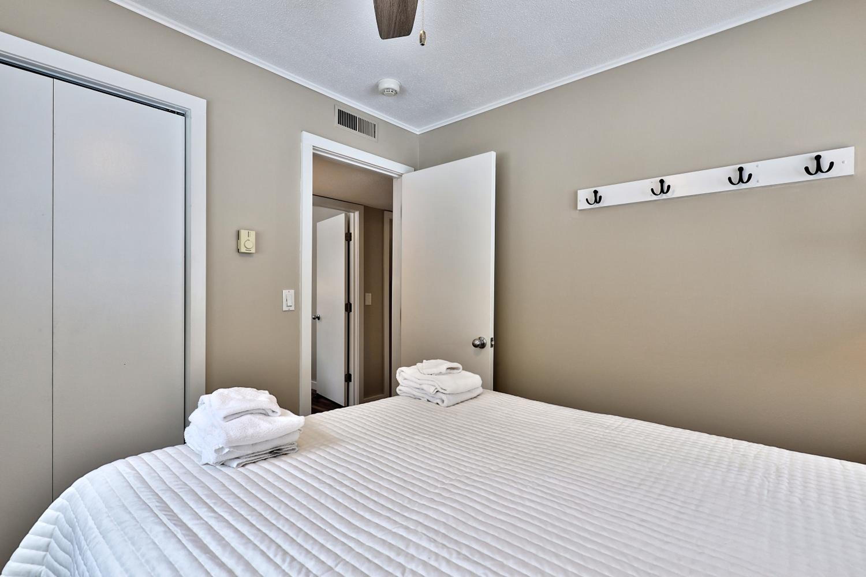Premium 5 bedroom pet friendly private home with hot tub Bear Run view 4