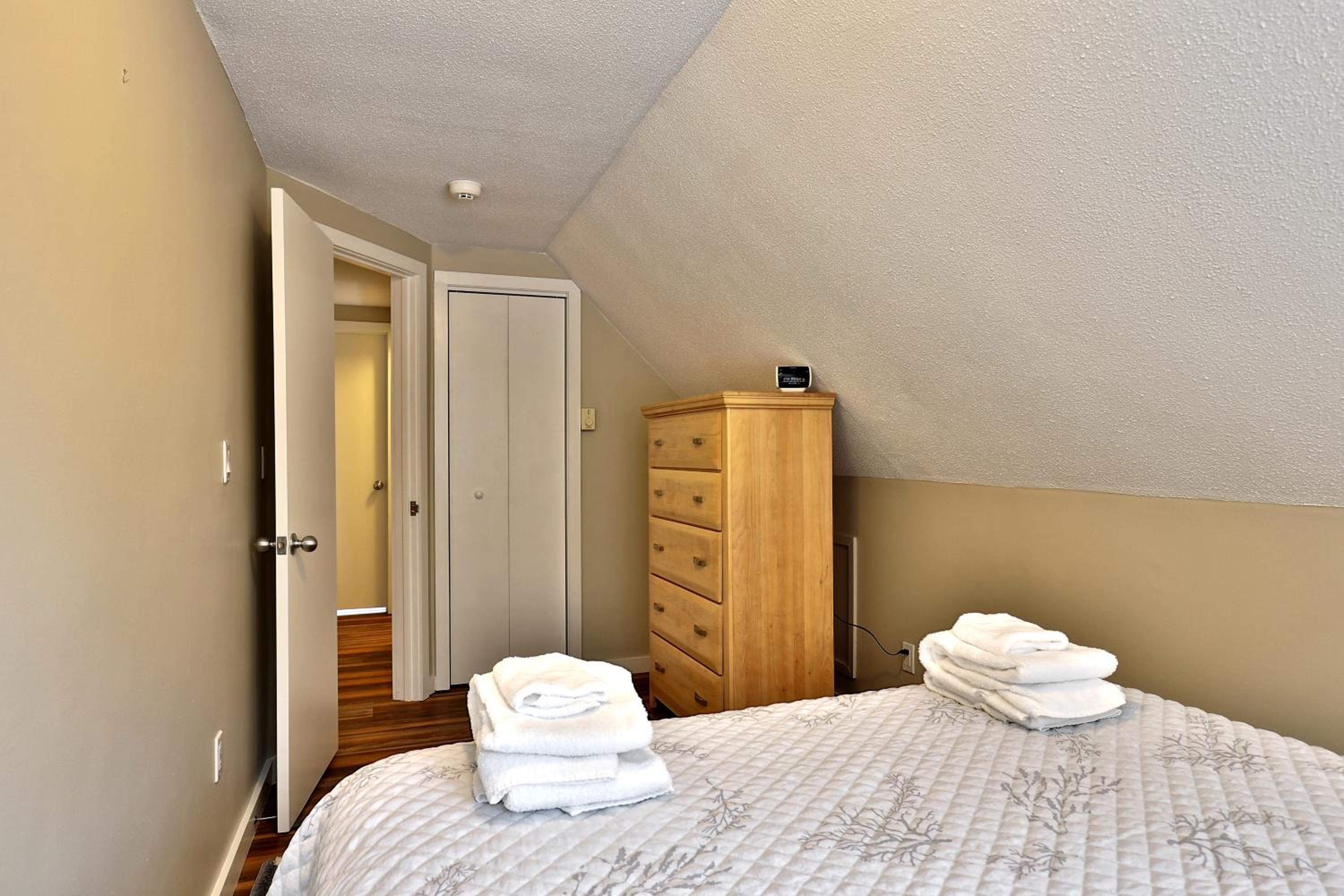 Premium 5 bedroom pet friendly private home with hot tub Bear Run view 5