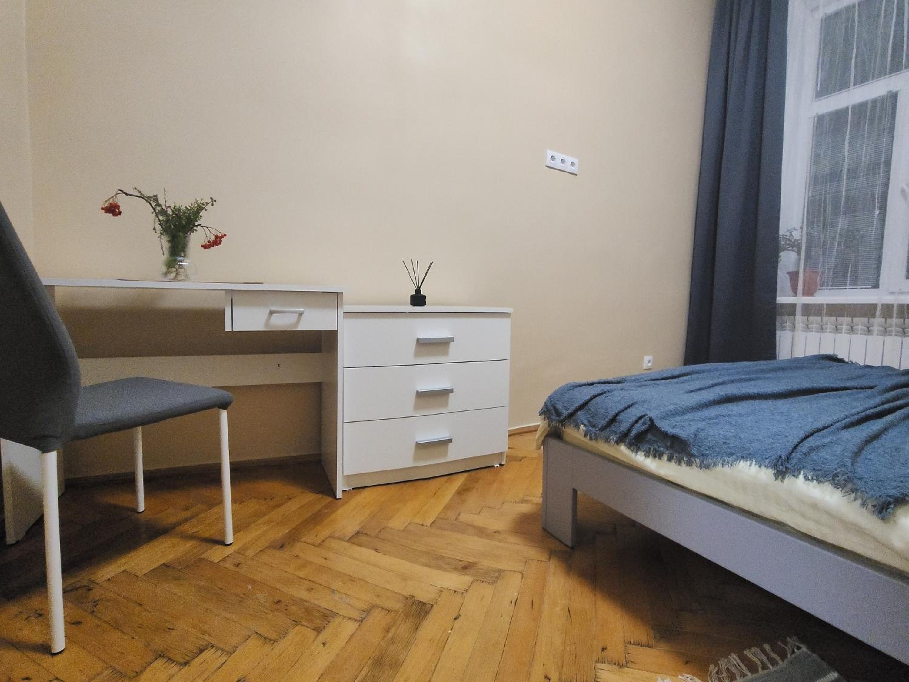 В центрі м.Чернівці 2 кімнатна затишна квартира. view 2