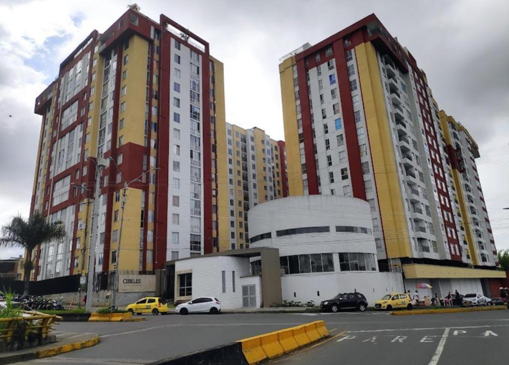 HERMOSO APTO CON VISTA a LAS MONTAÑAS DEL QUINDÍO CERCA de TODO