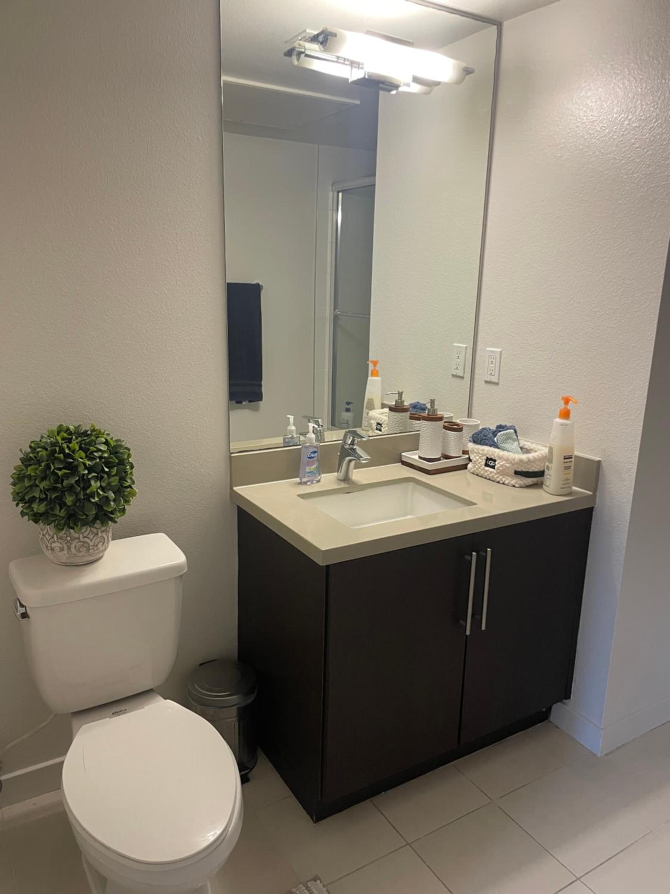 Los Angeles Vacations - Super-Cute 2/2 apartment in Santa Monica with free parking - Property Image 8
