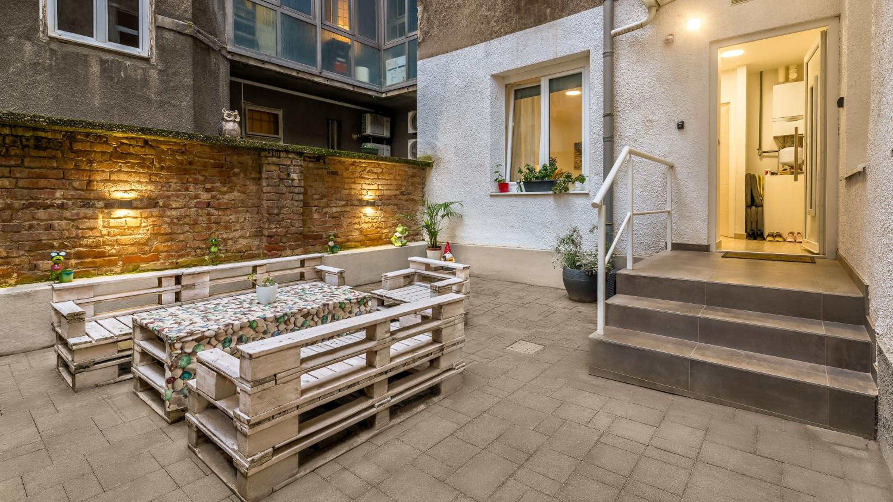 BRAND NEW Apartment in City Center, big terrace