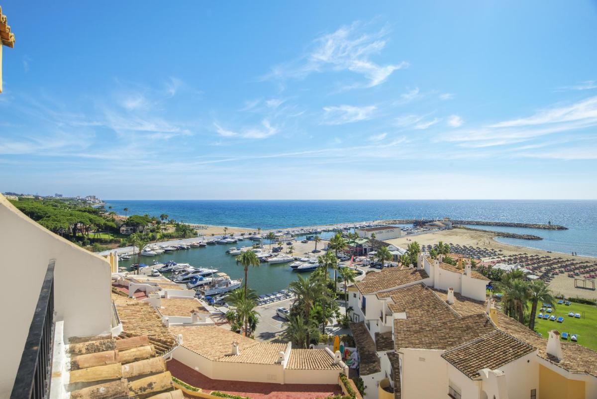 Puerto Cabopino Apartment photo 5