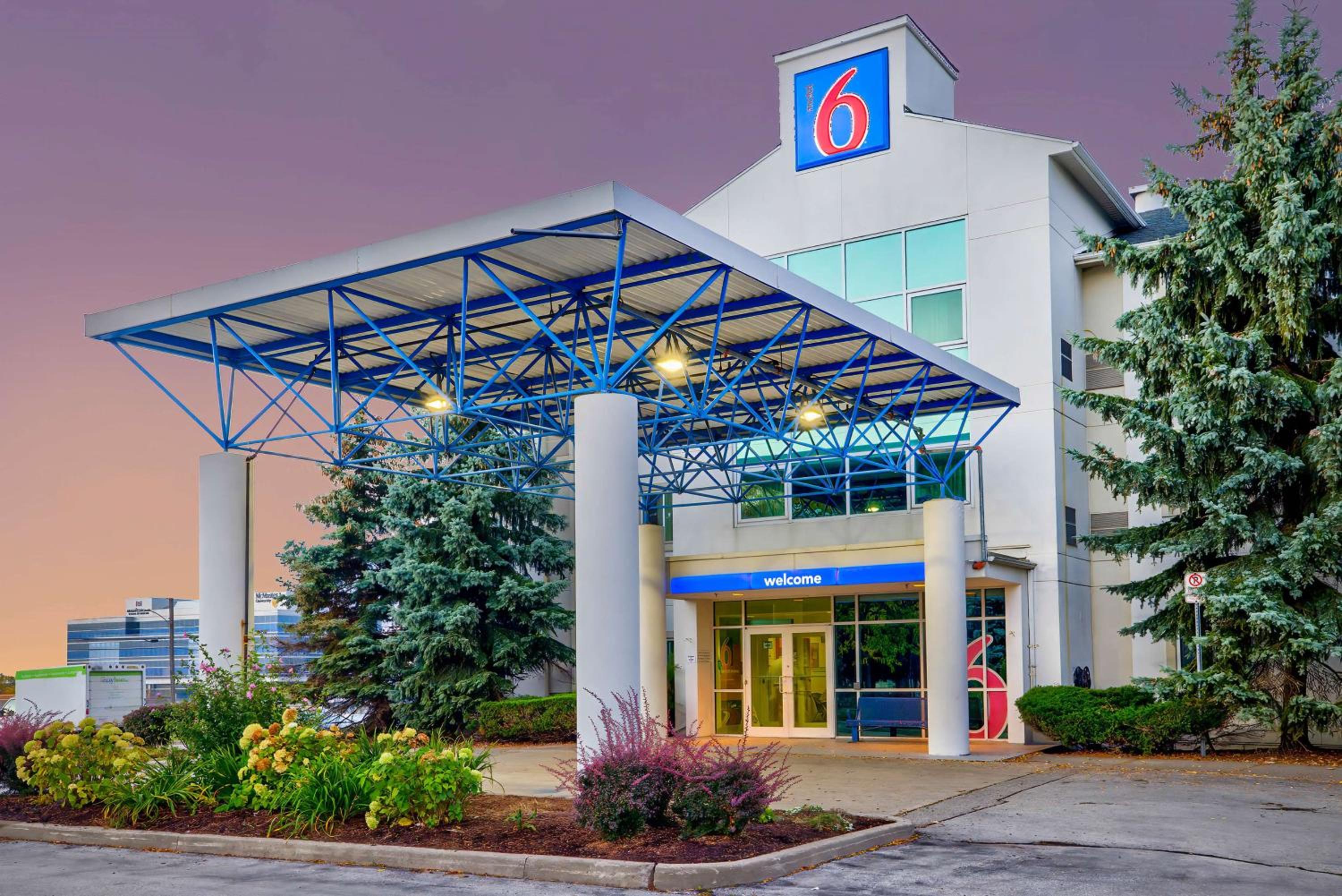 Toronto Vacations - Motel 6-Burlington, ON - Toronto West - Oakville - Property Image 1
