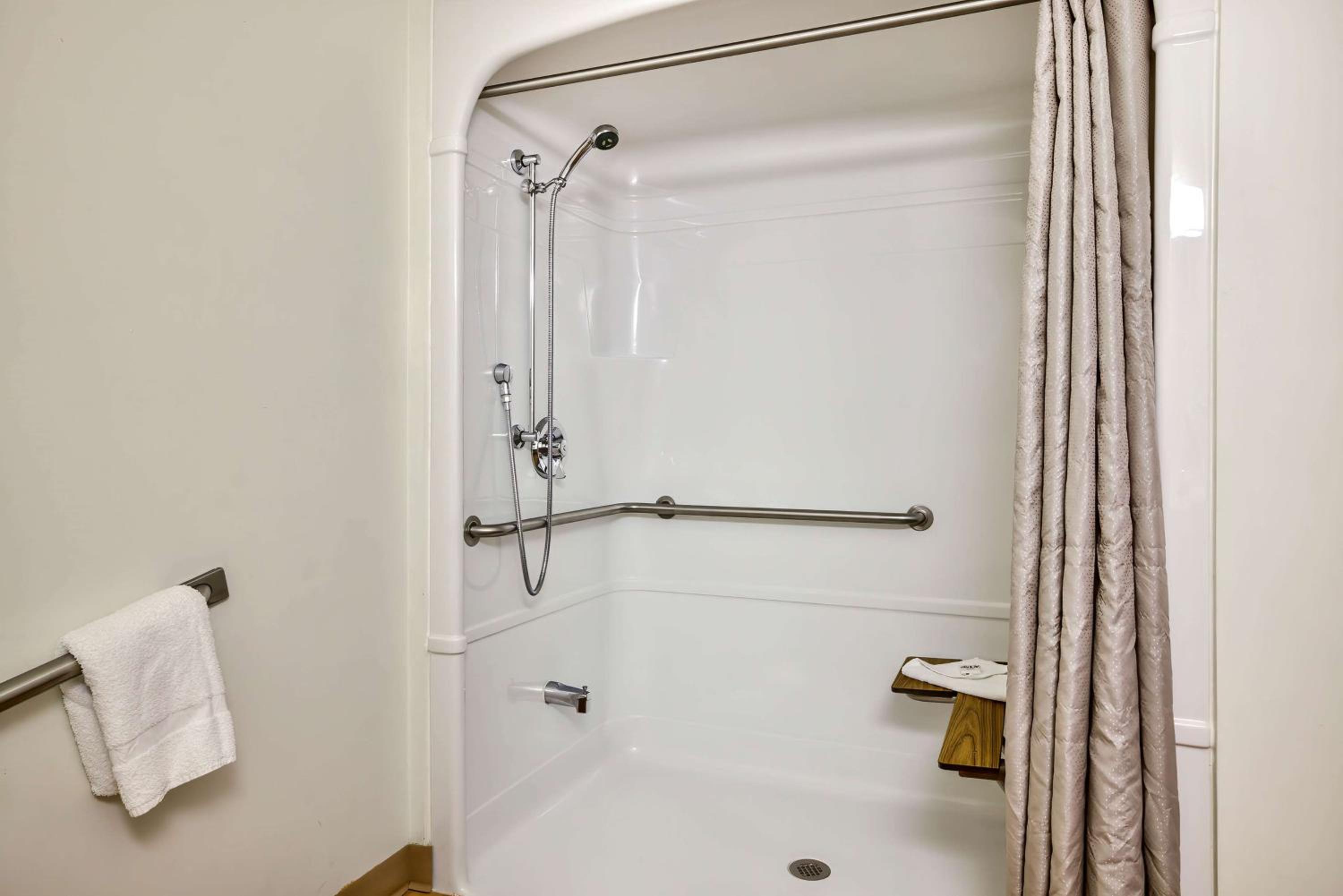 Motel 6-Burlington, ON - Toronto West - Oakville - Property Image 9