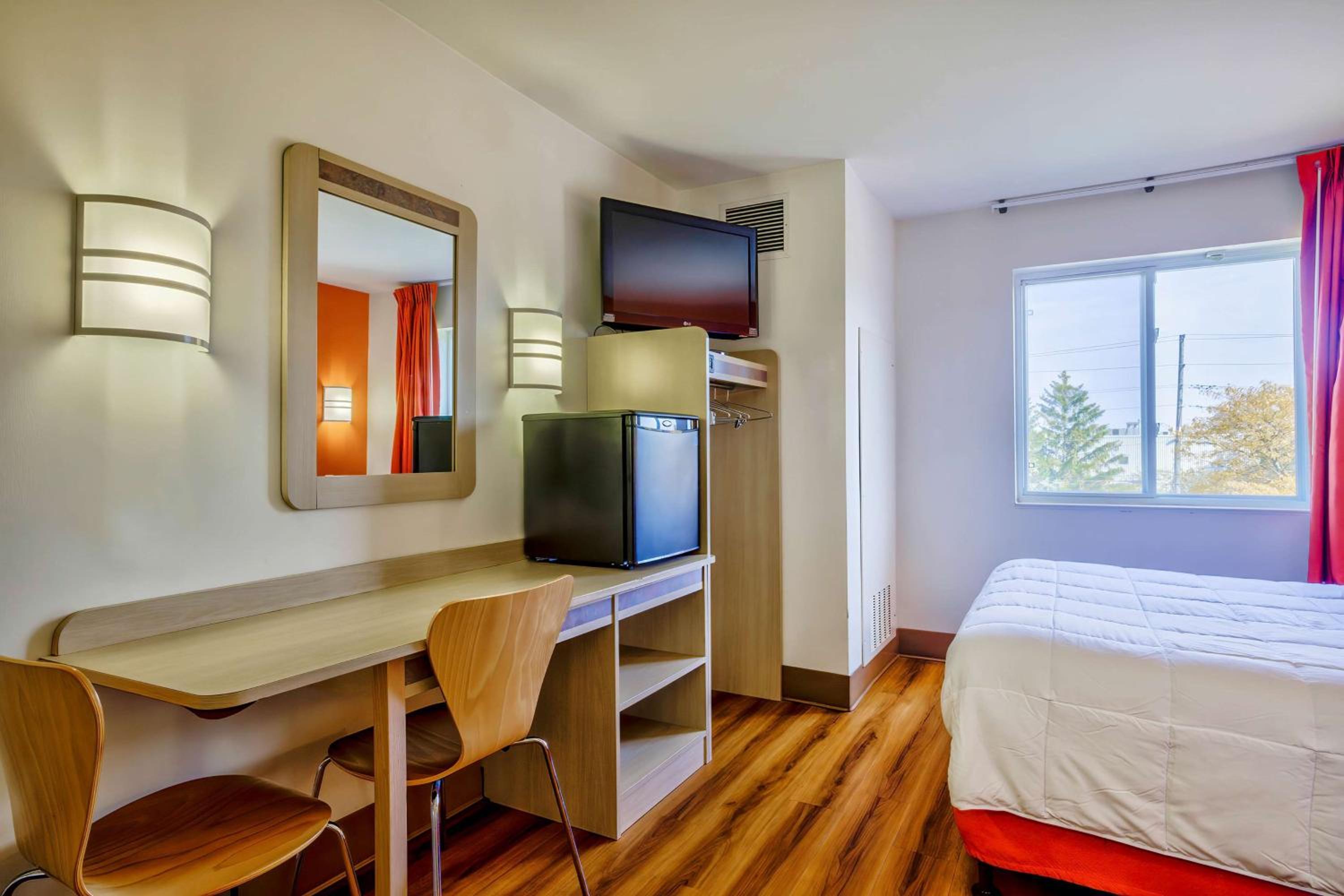 Motel 6-Burlington, ON - Toronto West - Oakville - Property Image 5