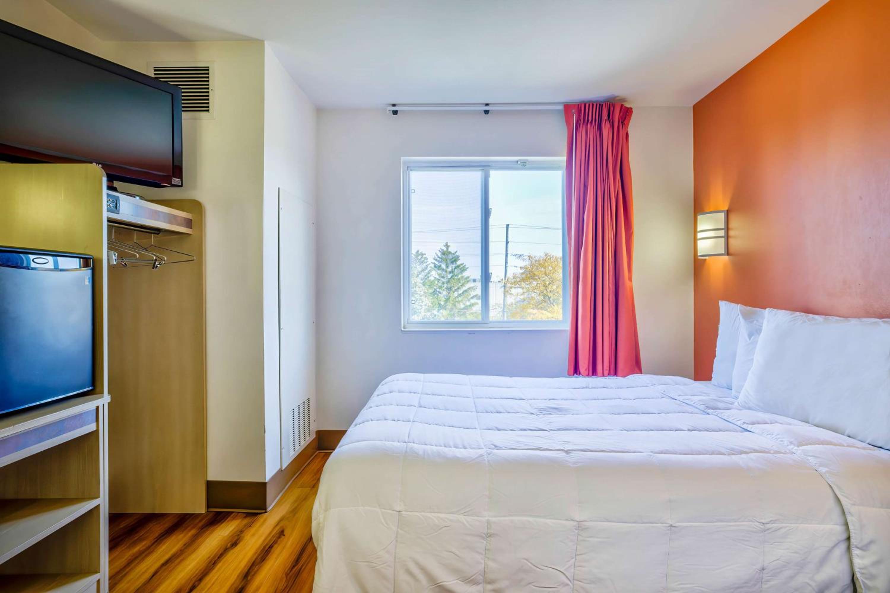 Motel 6-Burlington, ON - Toronto West - Oakville - Property Image 6