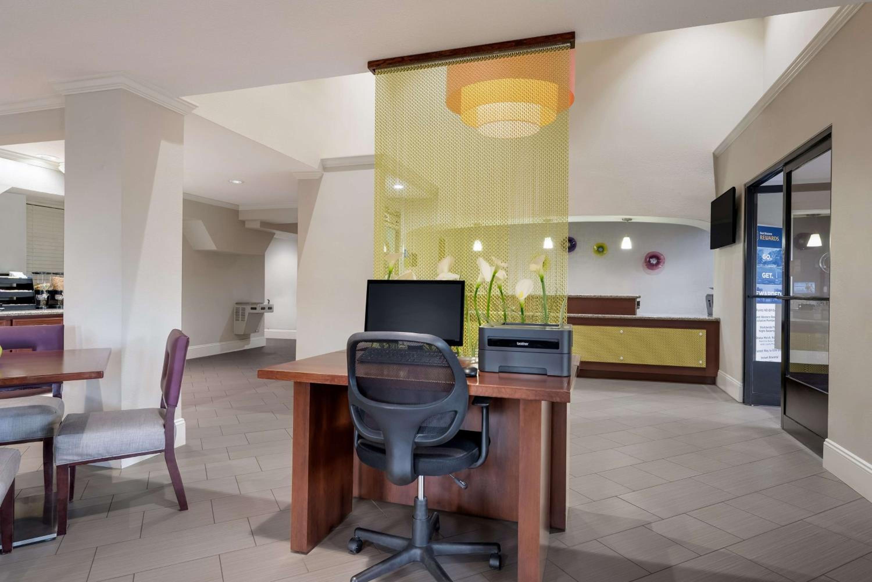 SureStay Hotel by Best Western Deer Park