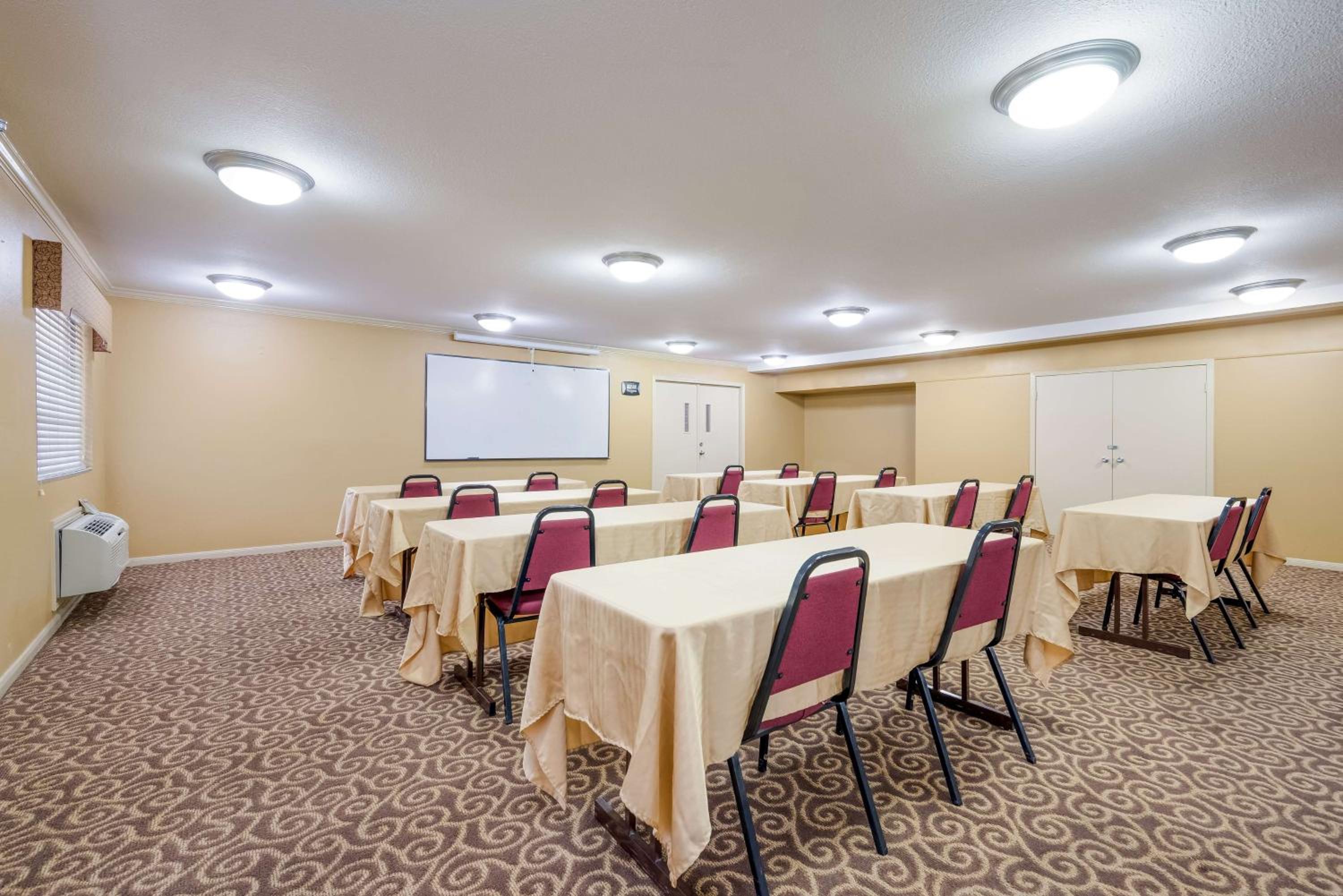 SureStay Hotel by Best Western Deer Park