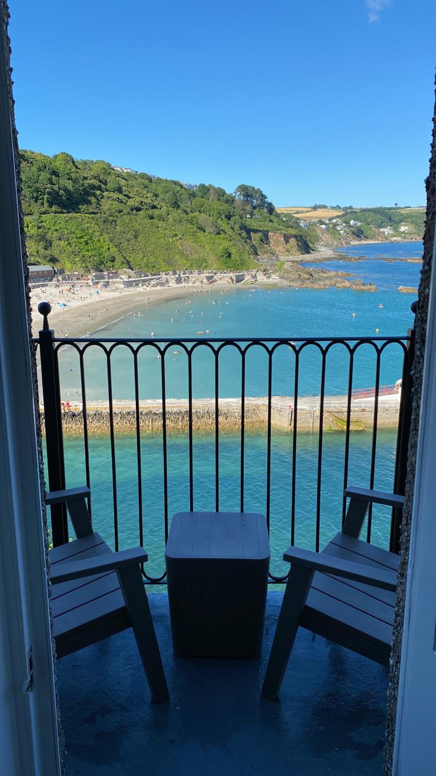 Renovated Coastal Apartment in West Looe