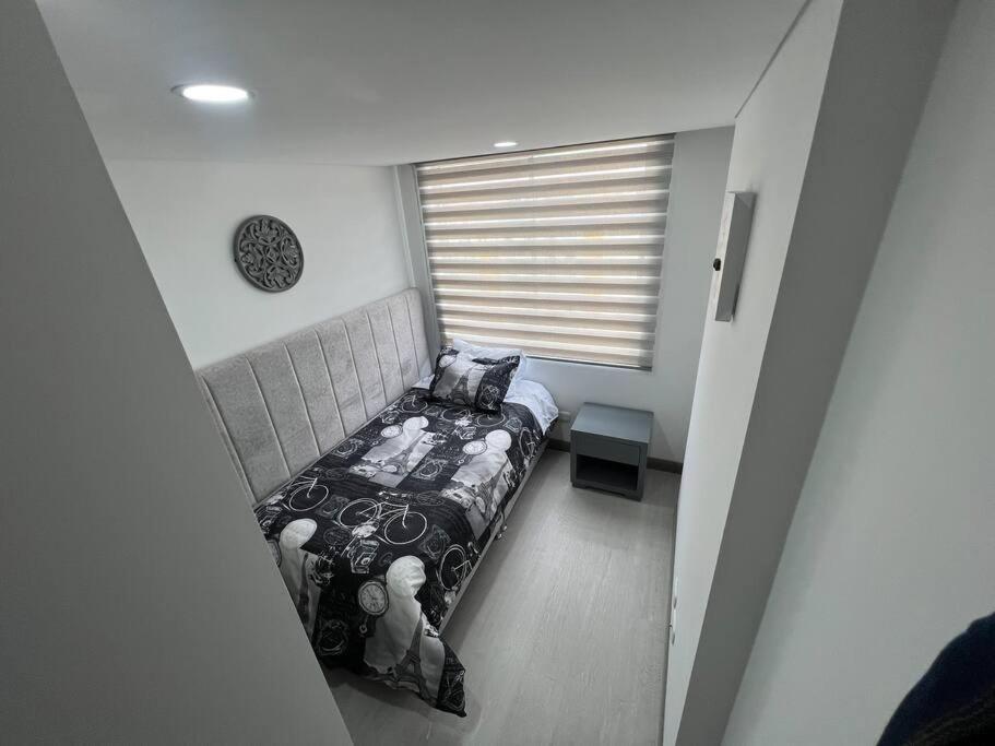 Apartaestudio amoblado, Edificio Avanzzare T1-501