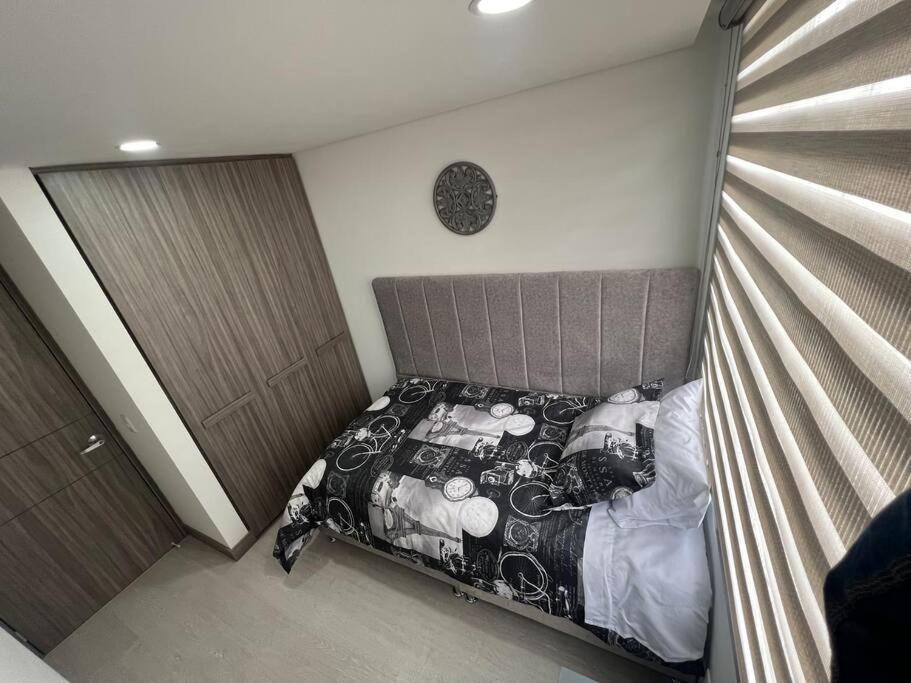 Apartaestudio amoblado, Edificio Avanzzare T1-501