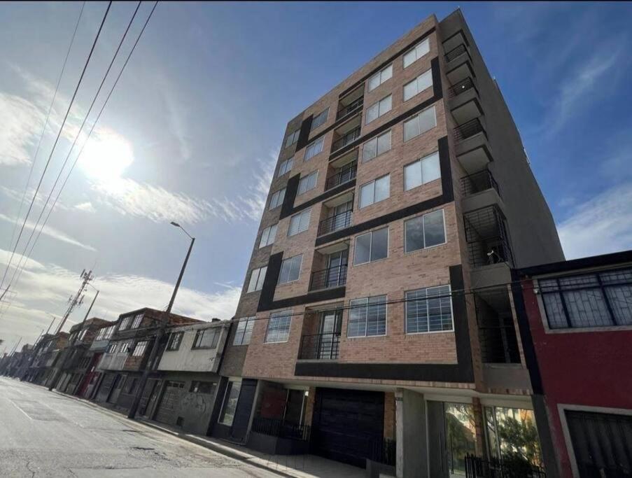 Apartaestudio amoblado, Edificio Avanzzare T1-501