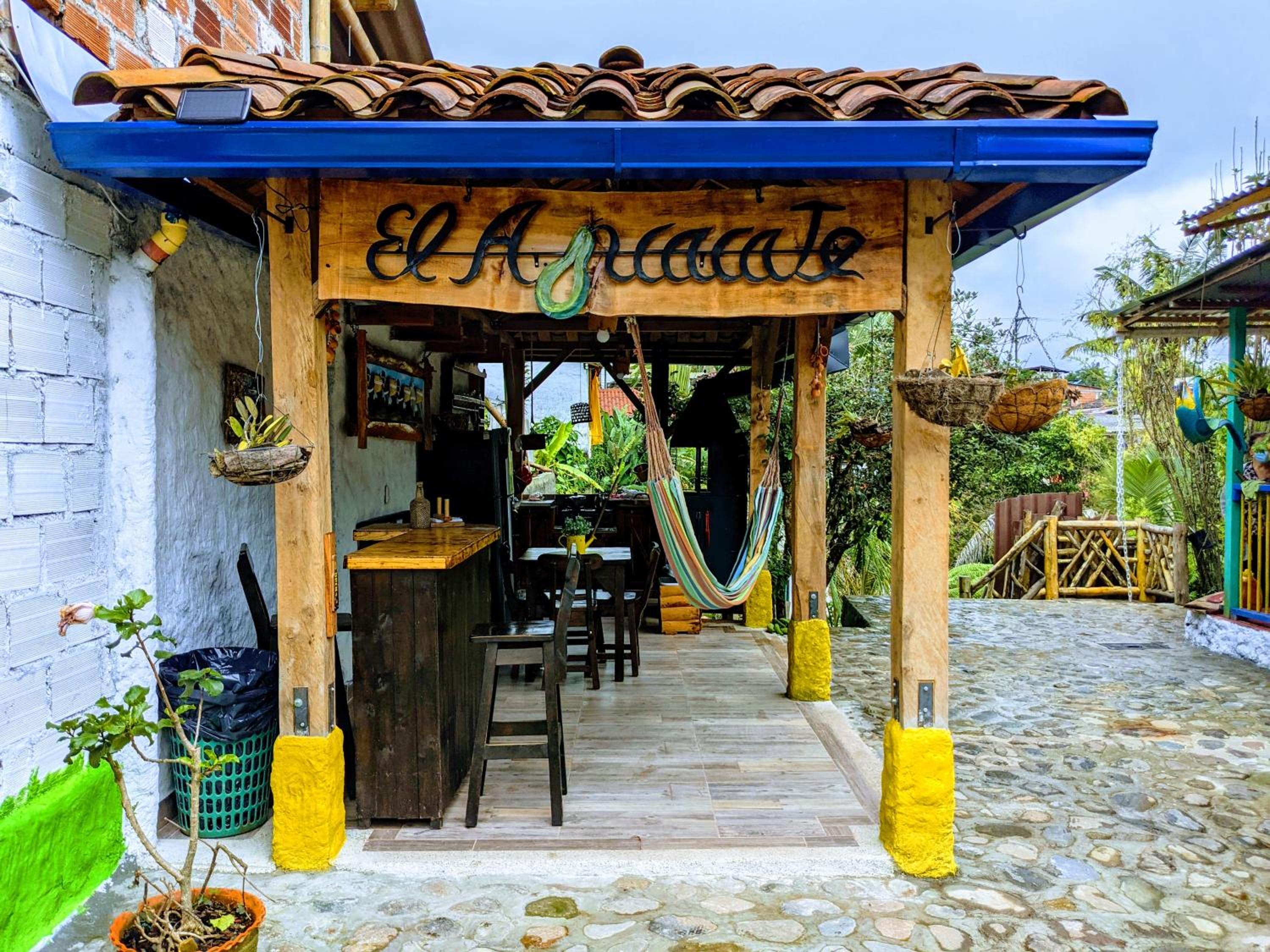 El Aguacate - Casa Tipica Cafetera Colombiana
