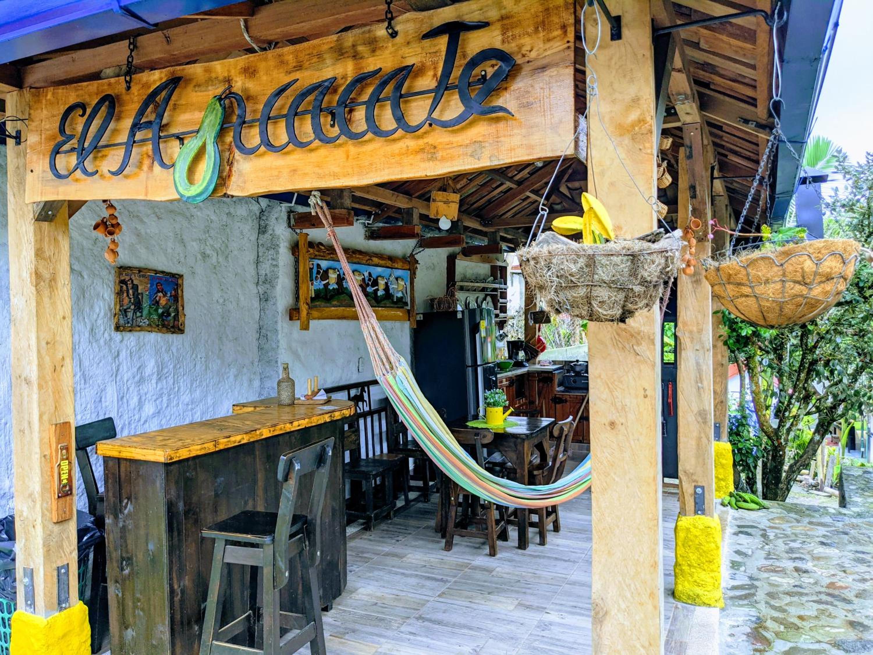 El Aguacate - Casa Tipica Cafetera Colombiana