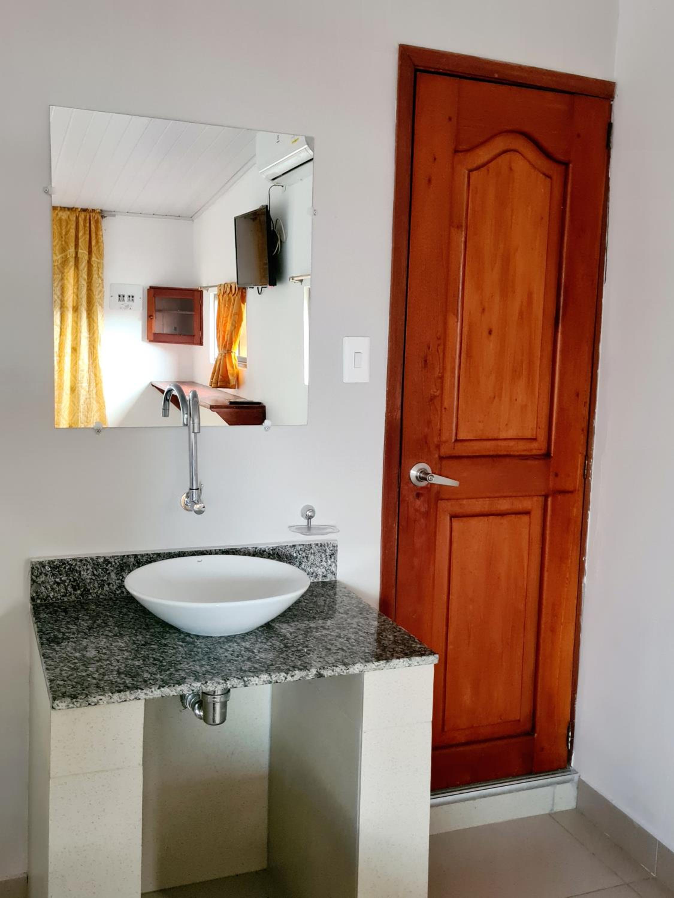 Kanaq Hotel Tours