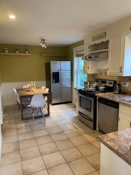 Cosy 5 Bedrooms House in Hearth of Richmond Hill