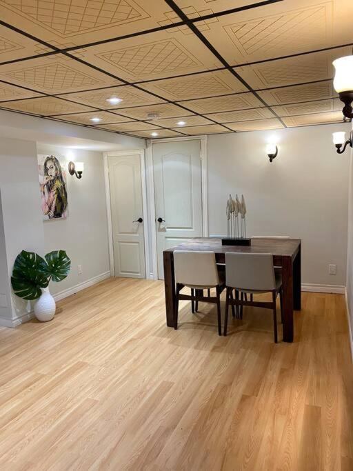 Cosy 5 Bedrooms House in Hearth of Richmond Hill