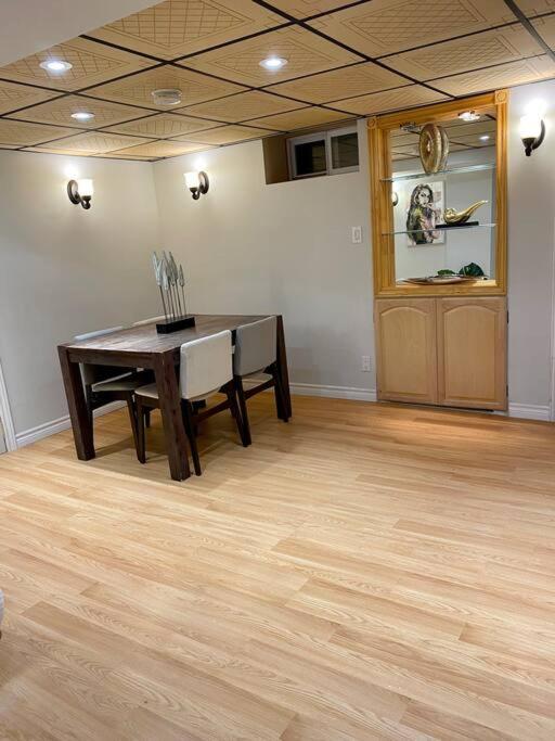 Cosy 5 Bedrooms House in Hearth of Richmond Hill
